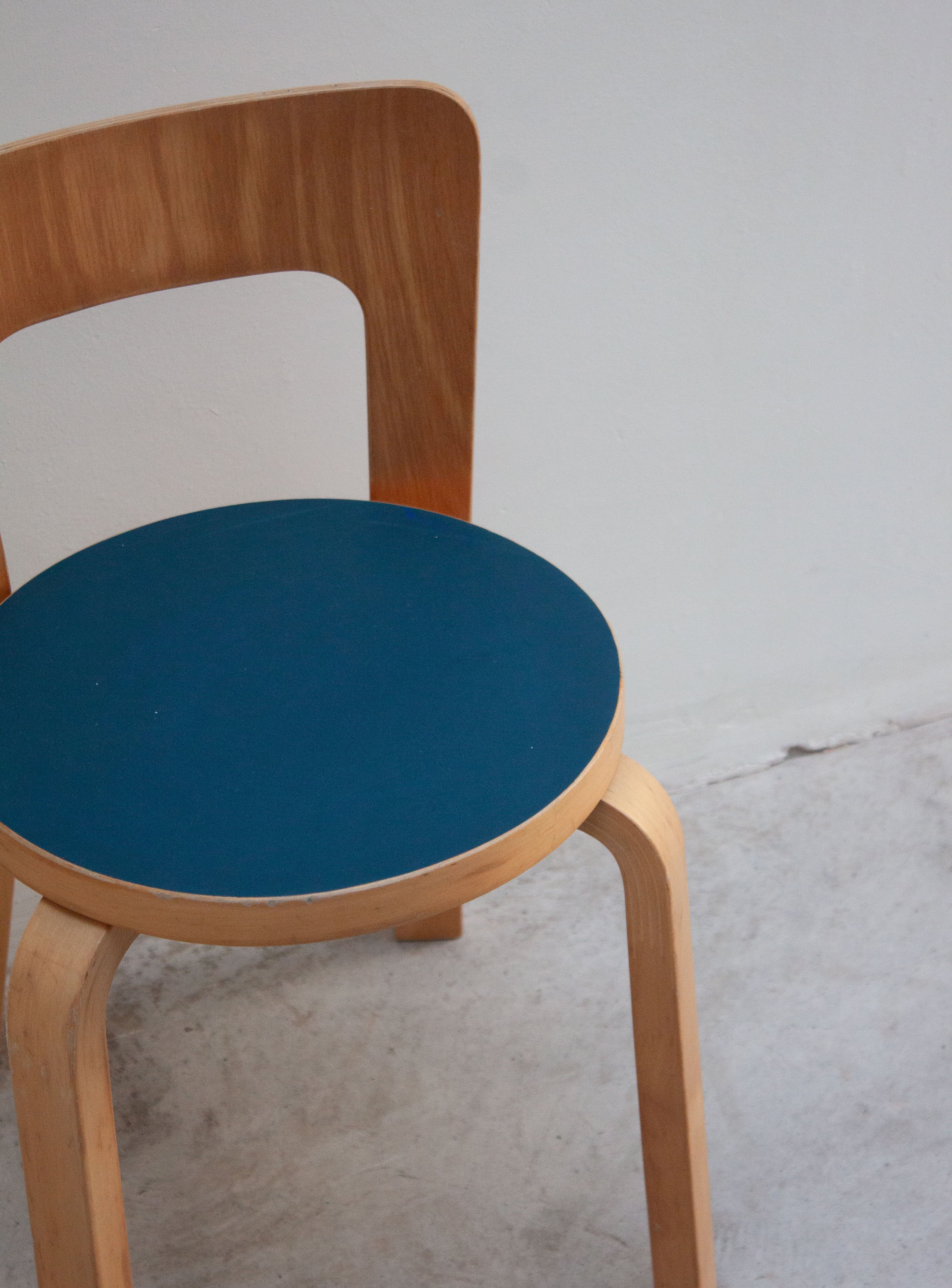 Artek Model 65 Chair by Alvar Aalto (Blue) - Image 14