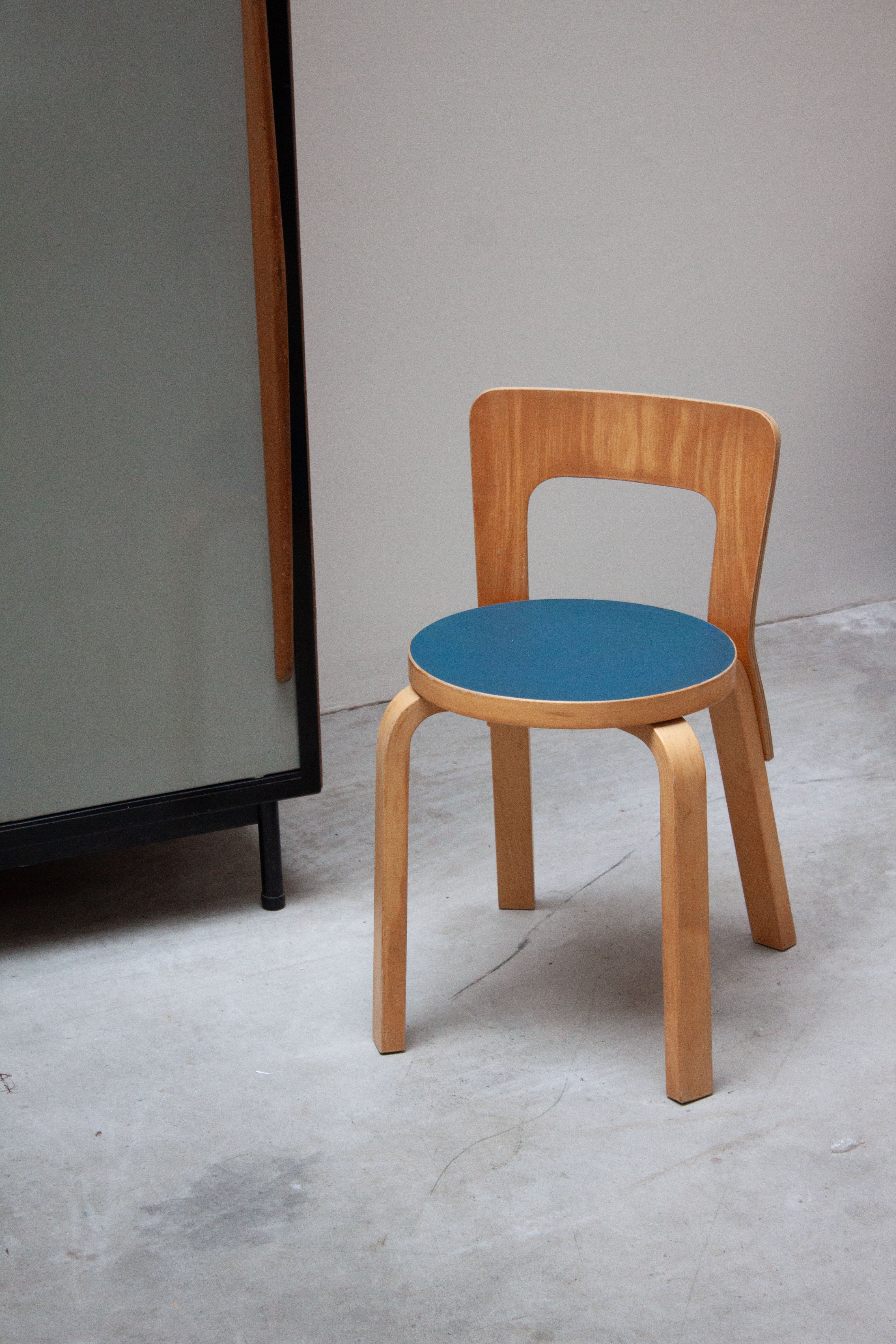 Artek Model 65 Chair by Alvar Aalto (Blue) - Image 22