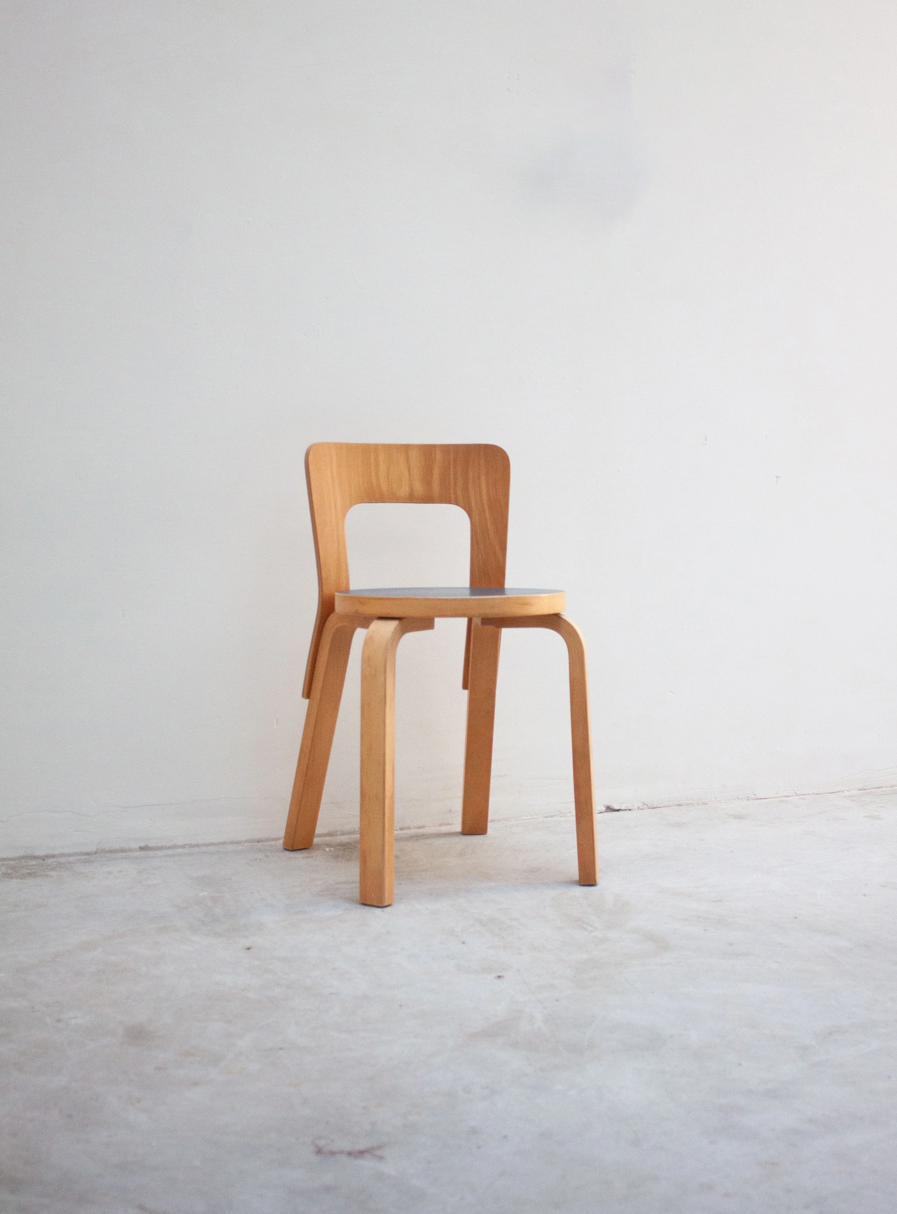 Artek Model 65 Chair by Alvar Aalto (Blue) - Image 7