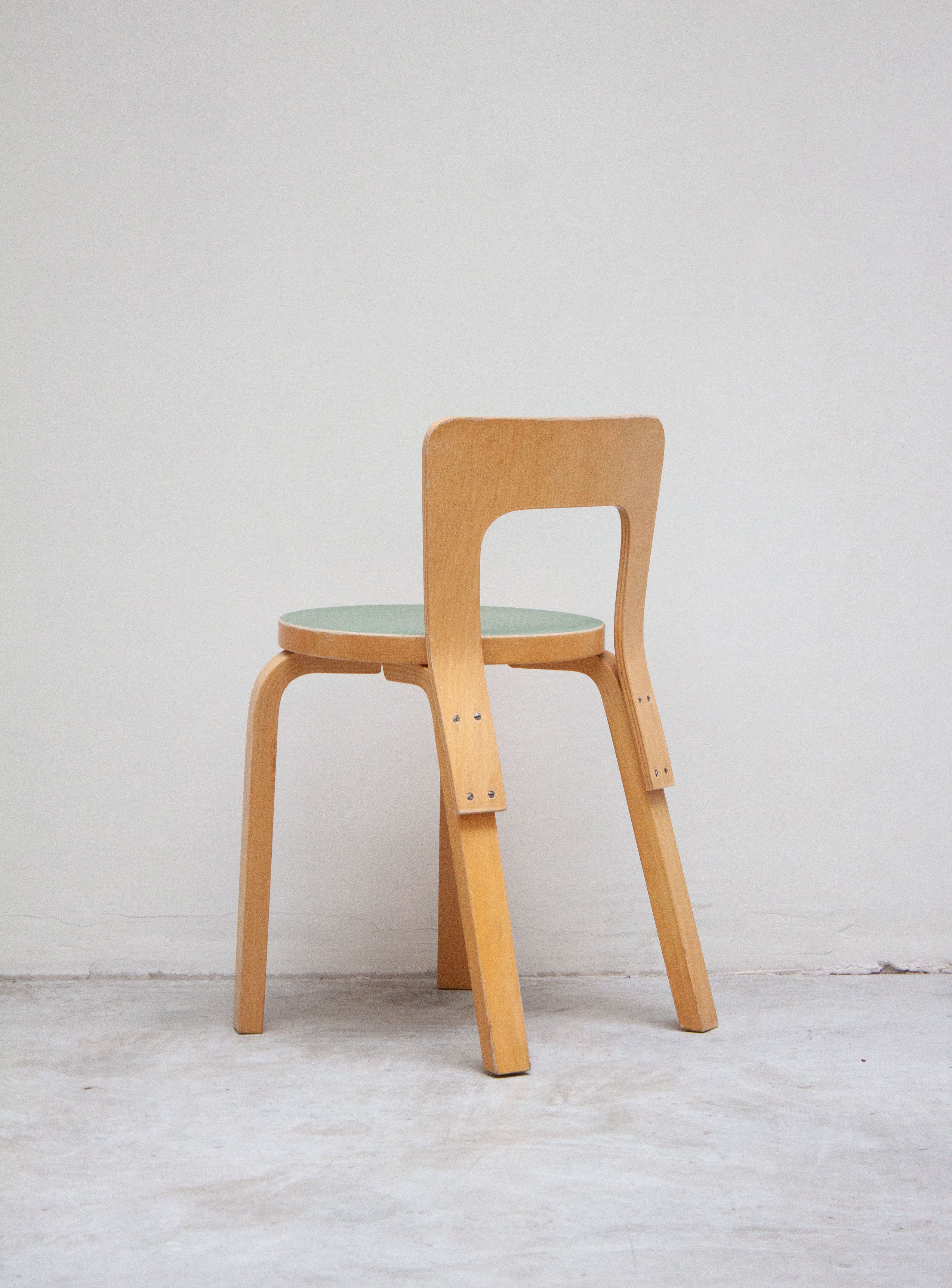 Artek Model 65 Chair by Alvar Aalto (Green) - Image 12
