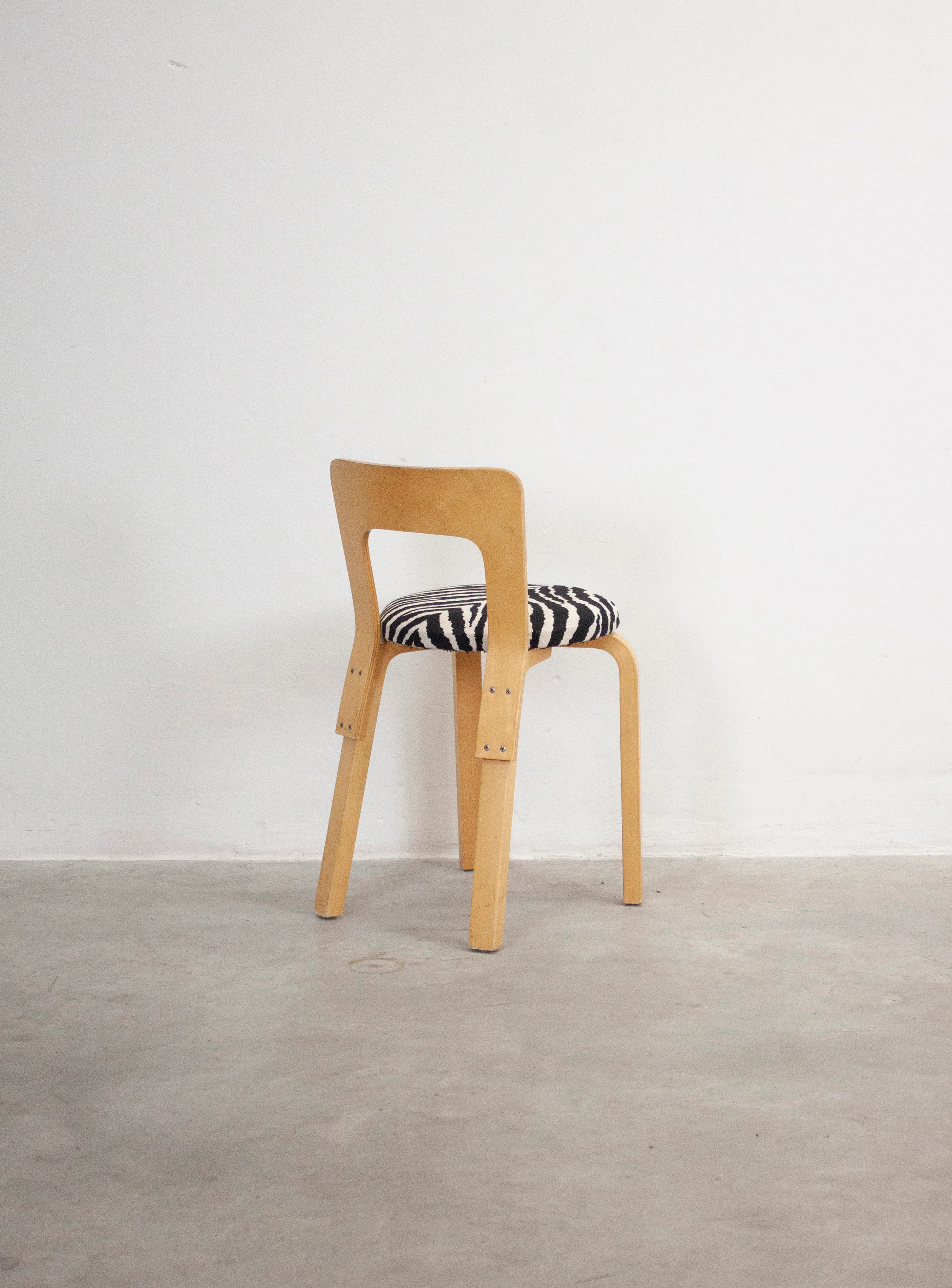 Artek Model 65 Chair by Alvar Aalto (Zebra) - Image 22