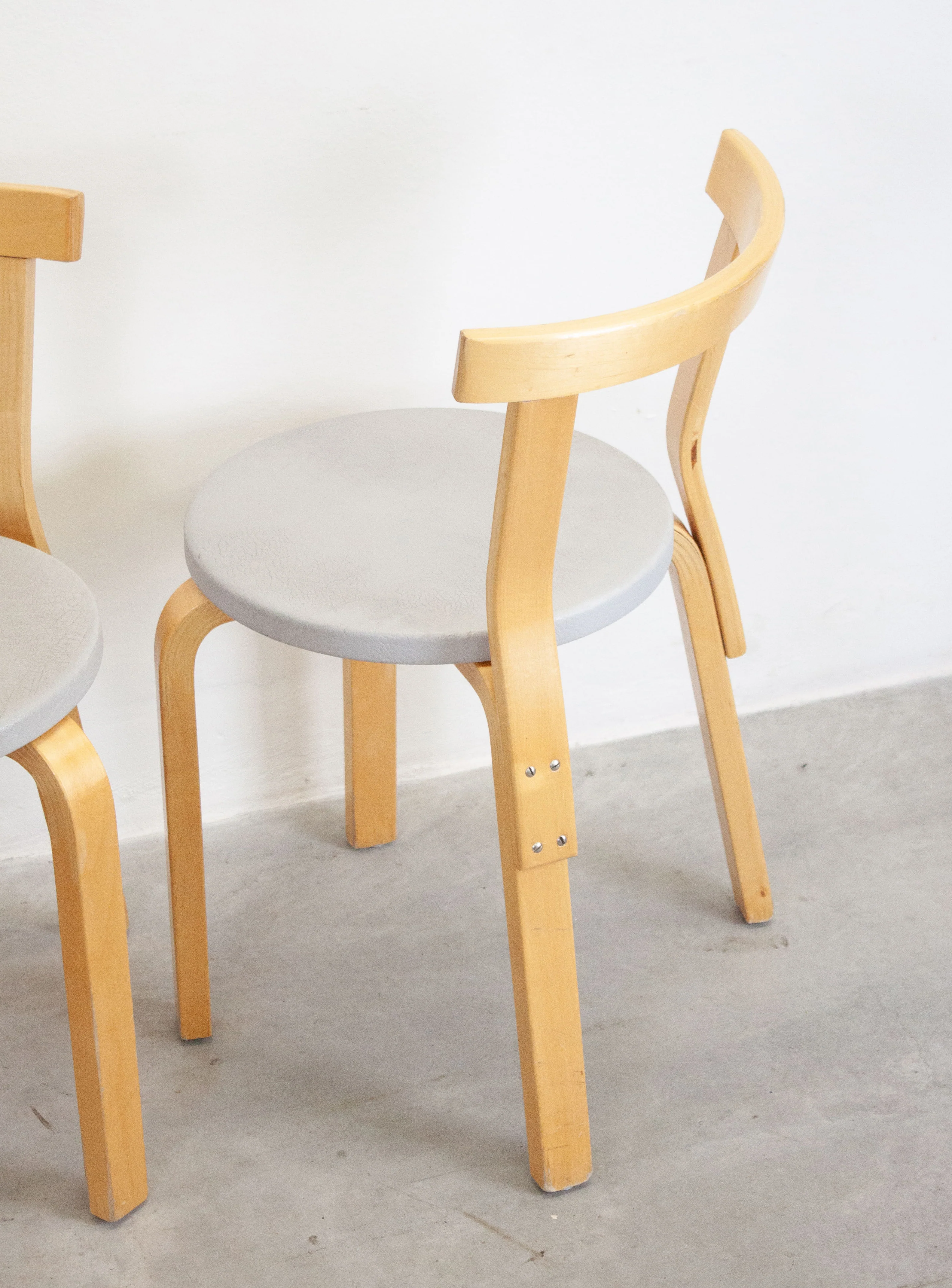 Artek Model 68 Chairs by Alvar Aalto (Grey) - Image 10