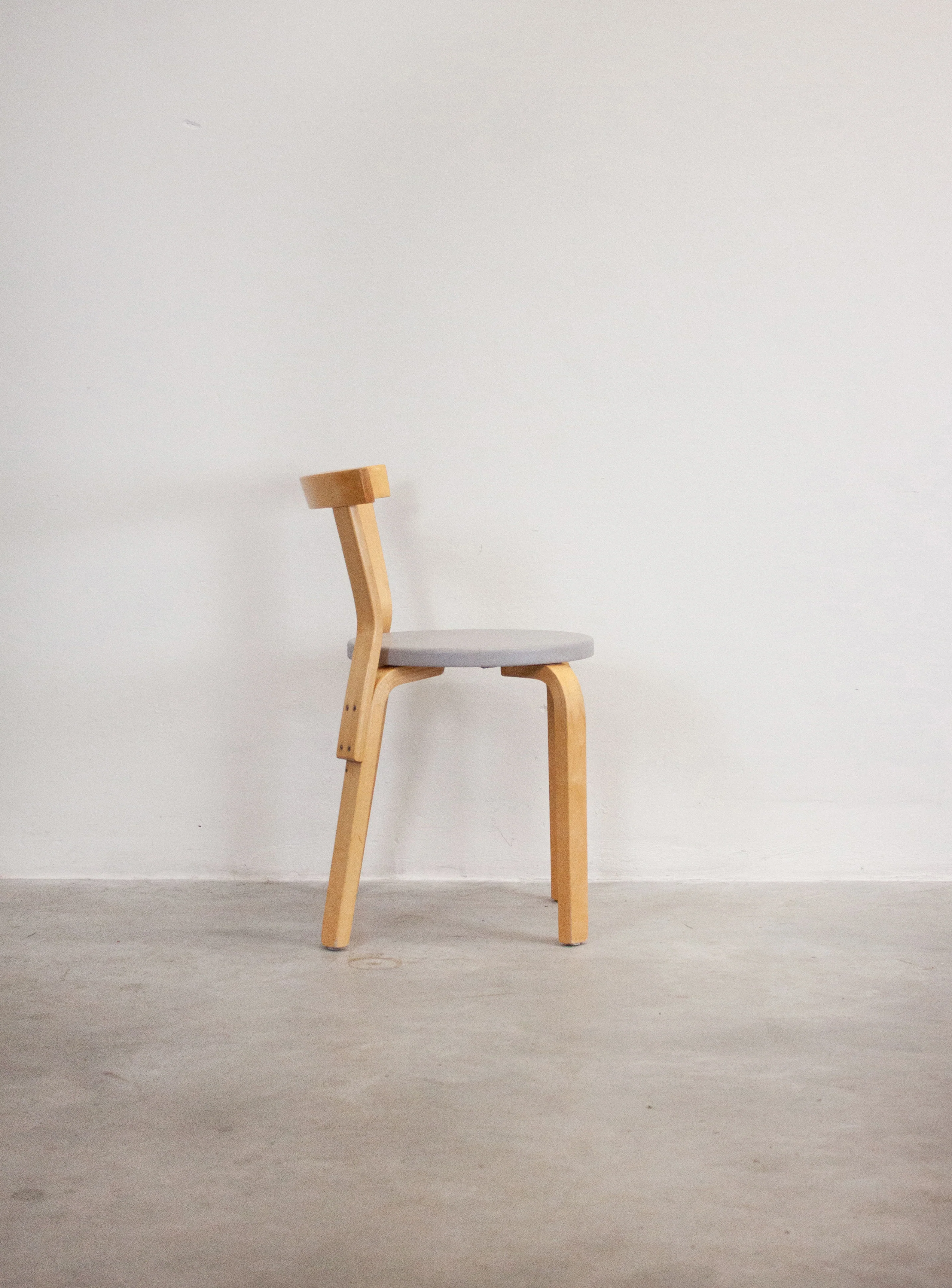 Artek Model 68 Chairs by Alvar Aalto (Grey) - Image 24