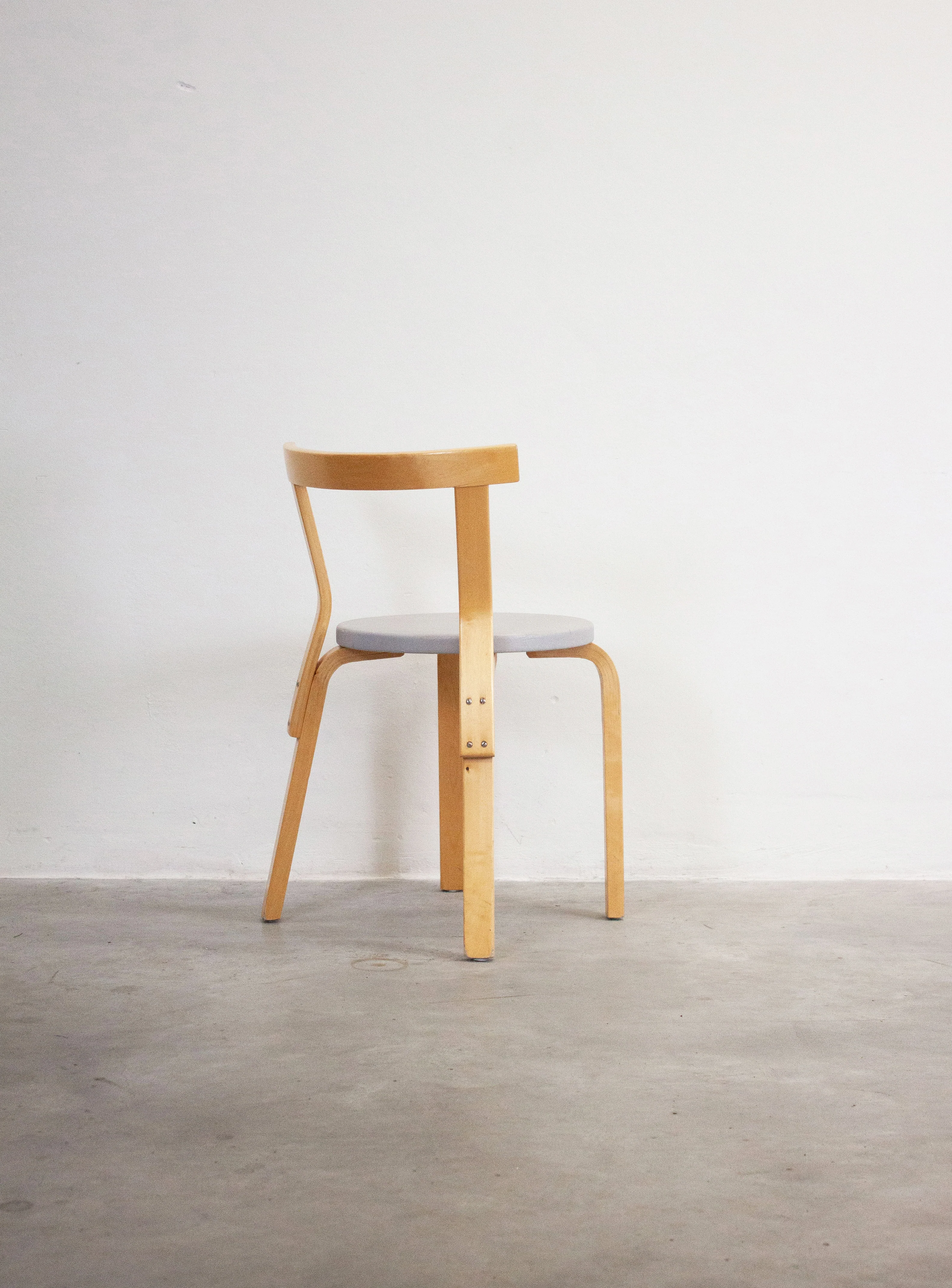 Artek Model 68 Chairs by Alvar Aalto (Grey) - Image 25