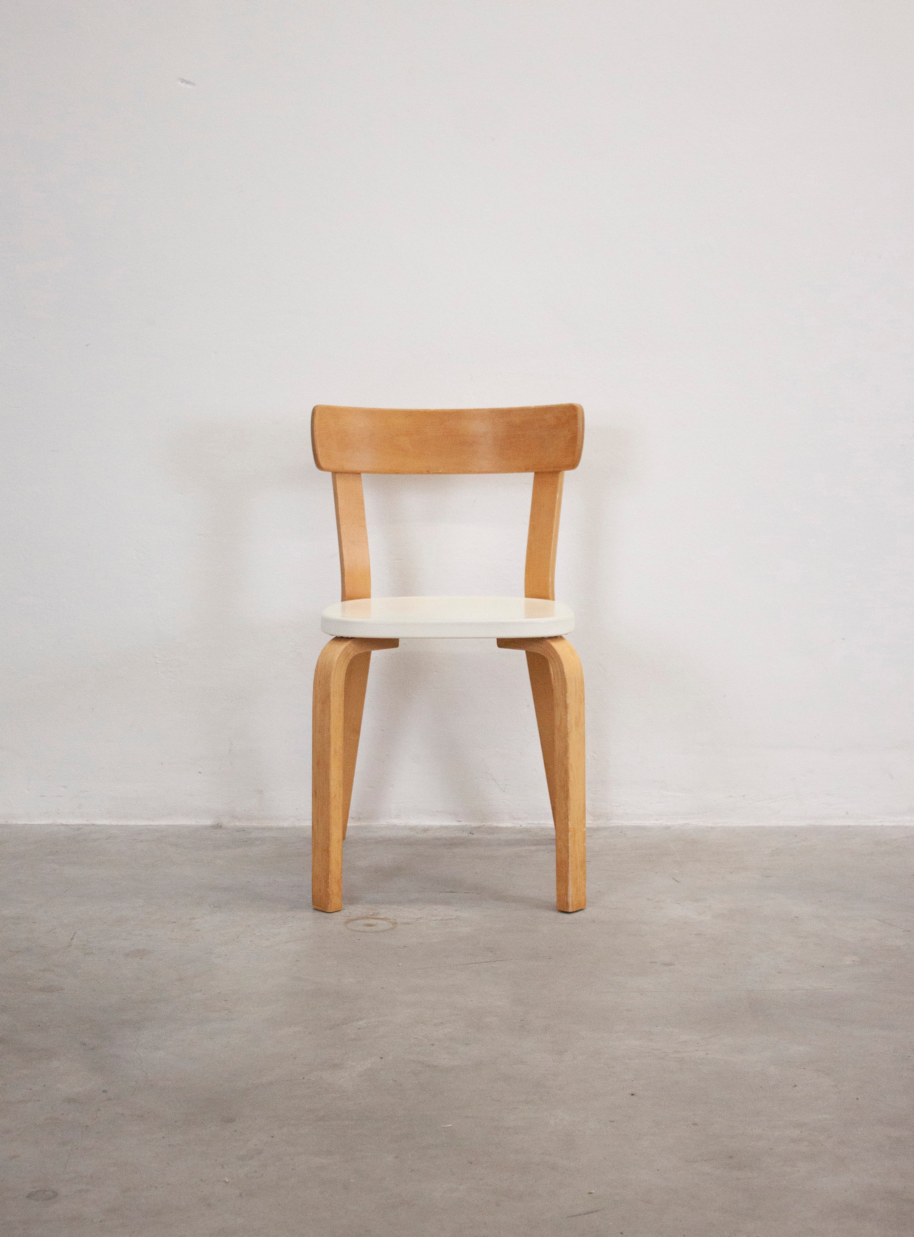 Artek Model 69 Chairs by Alvar Aalto (White) - Image 4