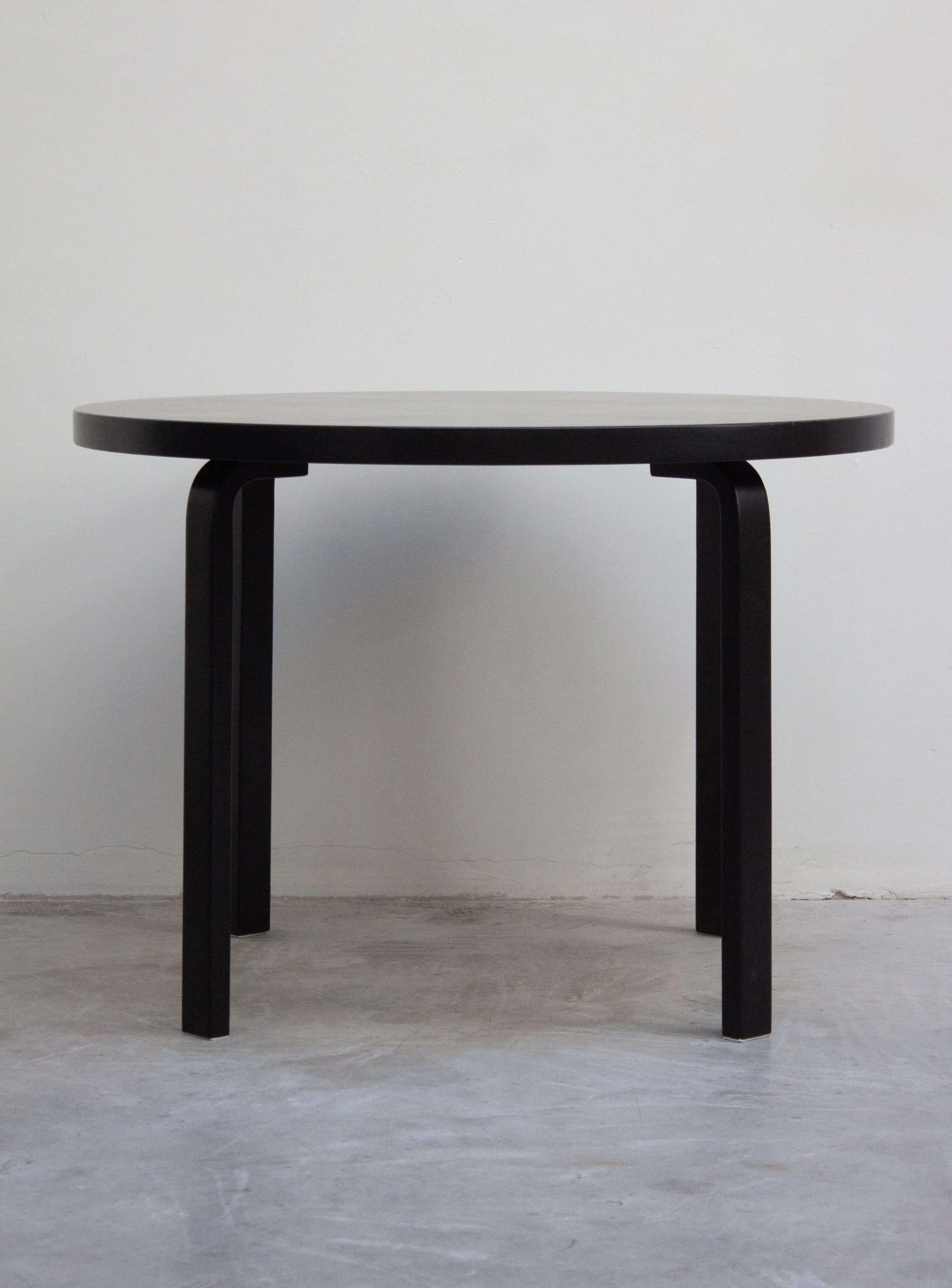 Artek 90A Round Dining Table by Alvar Aalto (Black) - Image 10