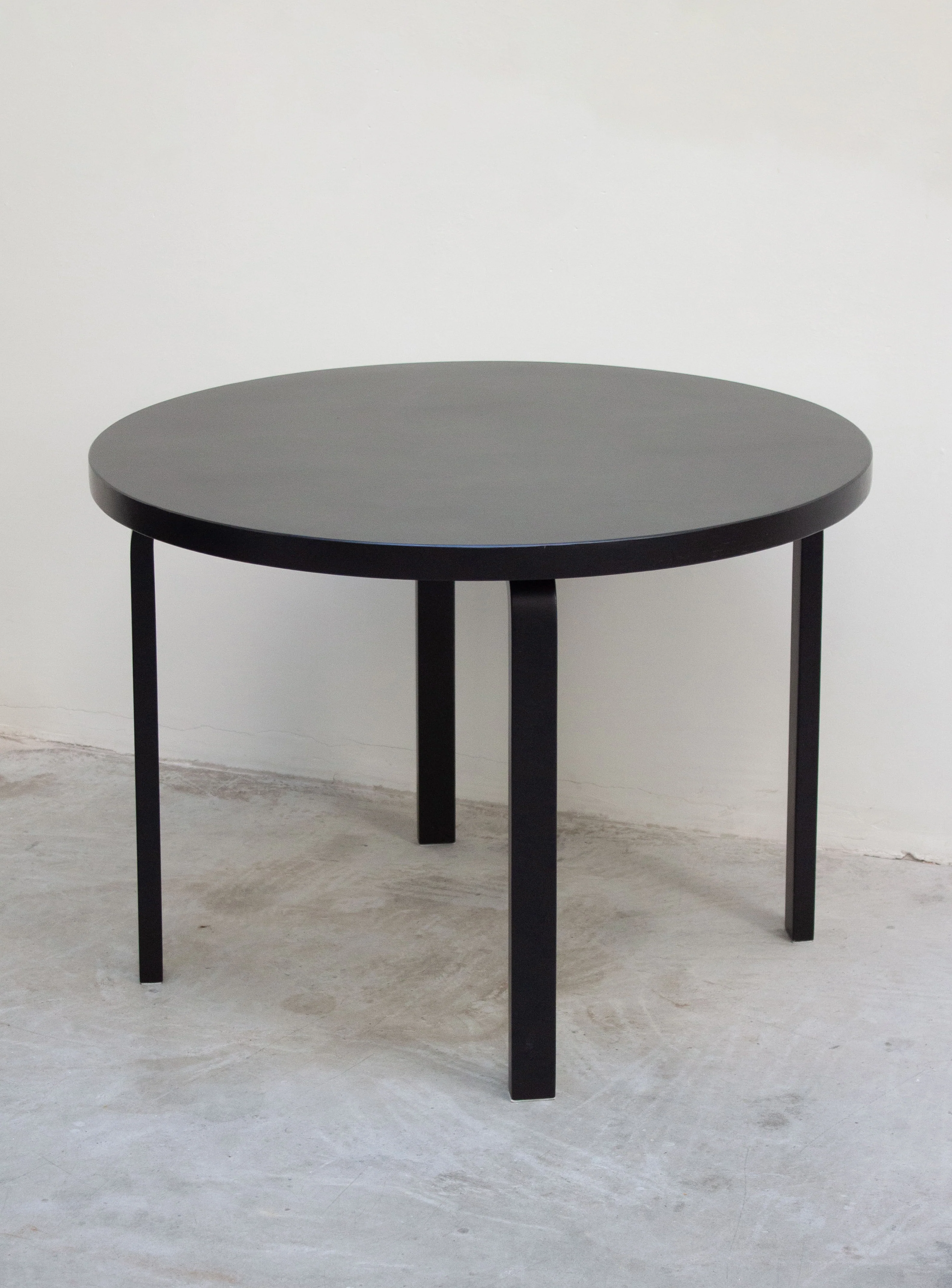 Artek 90A Round Dining Table by Alvar Aalto (Black) - Image 3