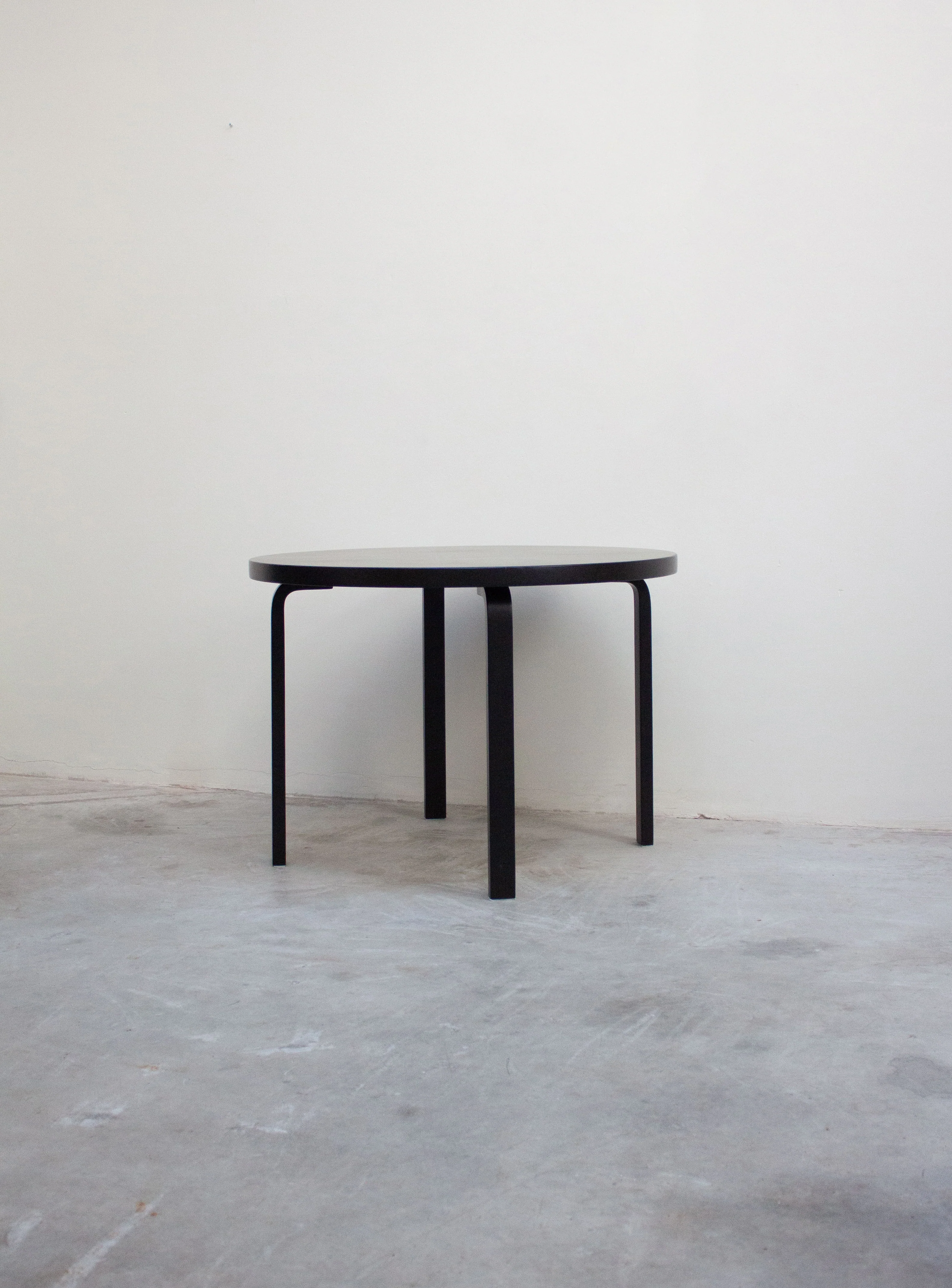 Artek 90A Round Dining Table by Alvar Aalto (Black) - Image 4