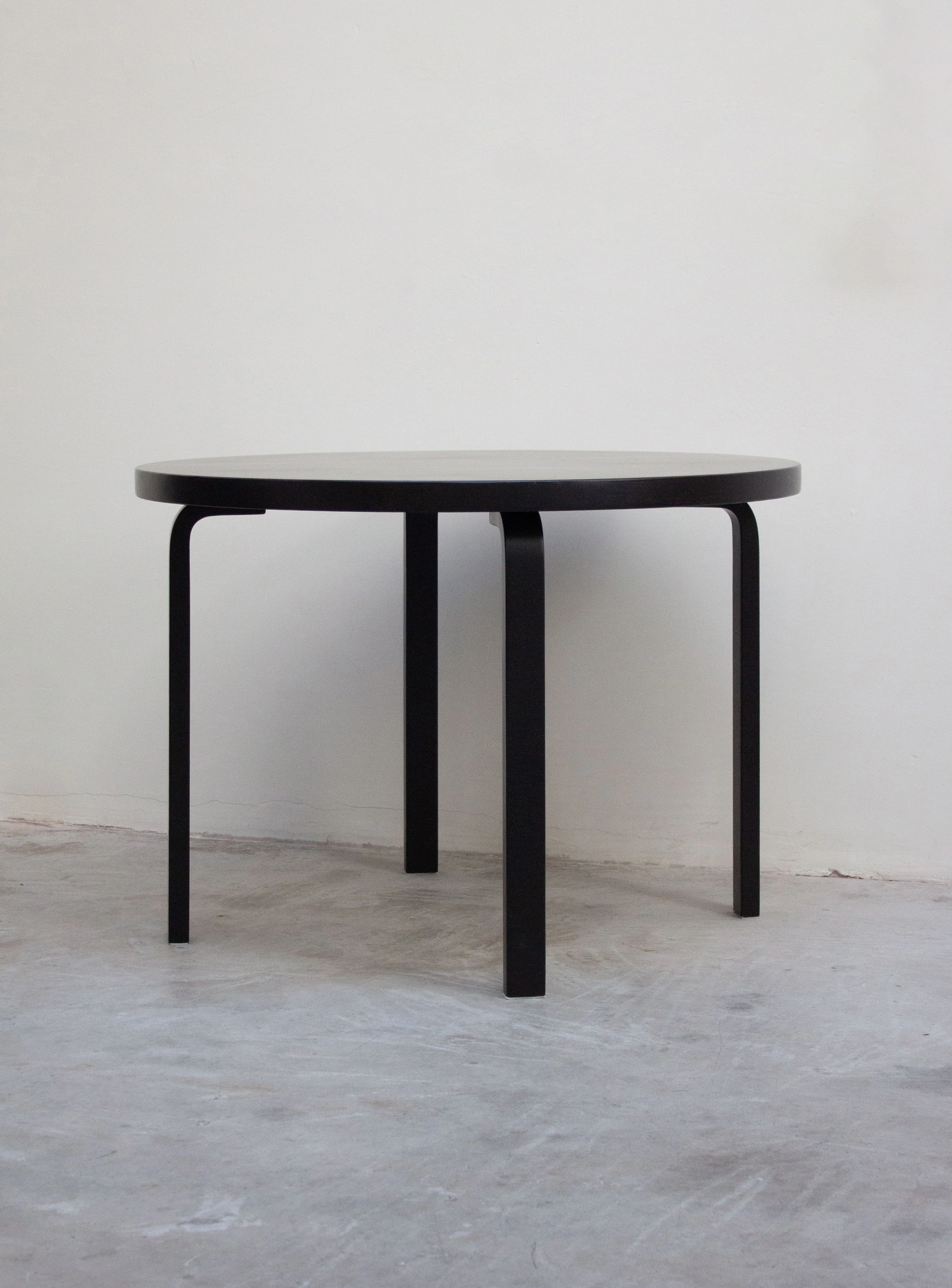 Artek 90A Round Dining Table by Alvar Aalto (Black) - Image 5