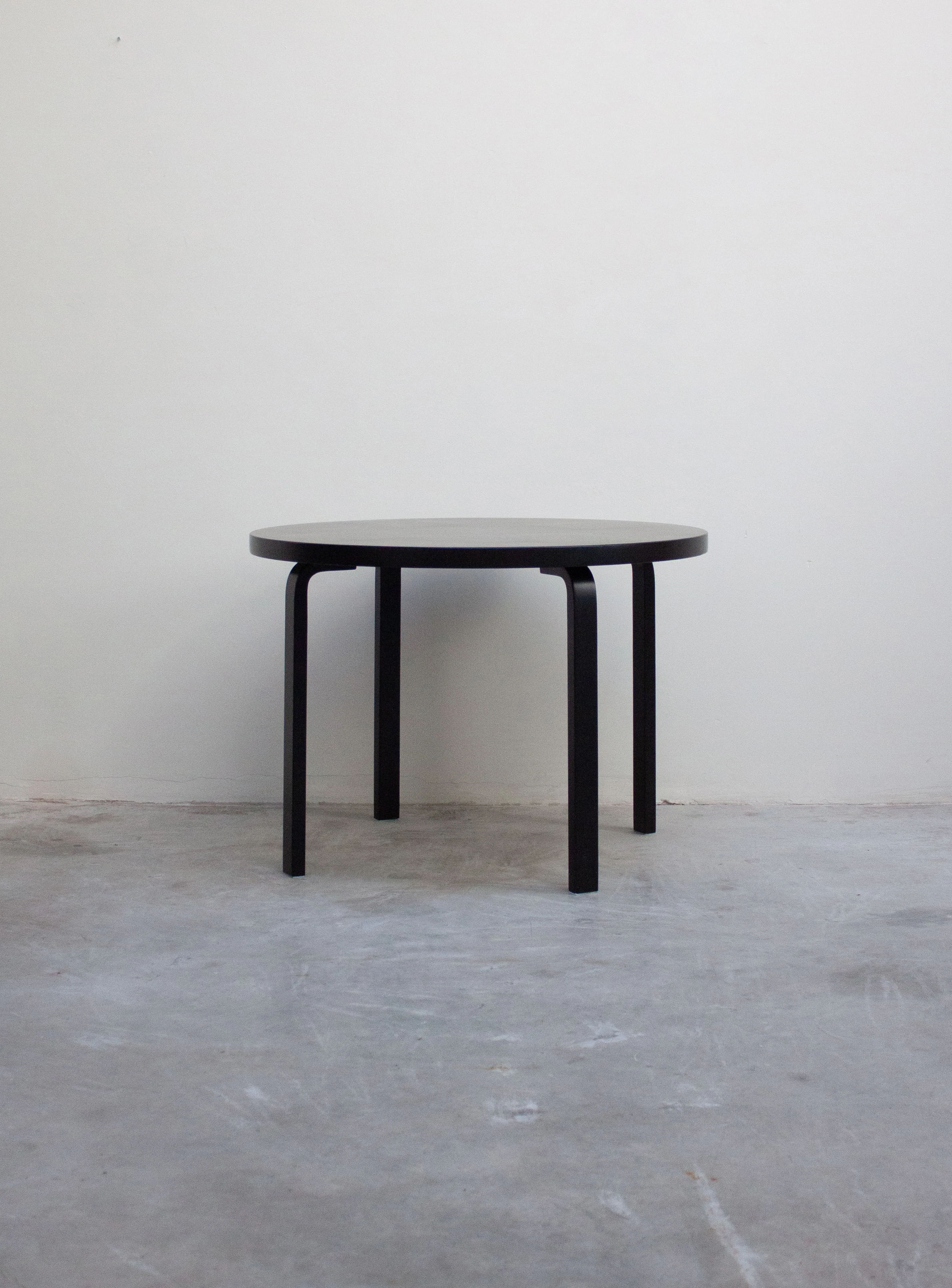 Artek 90A Round Dining Table by Alvar Aalto (Black) - Image 6