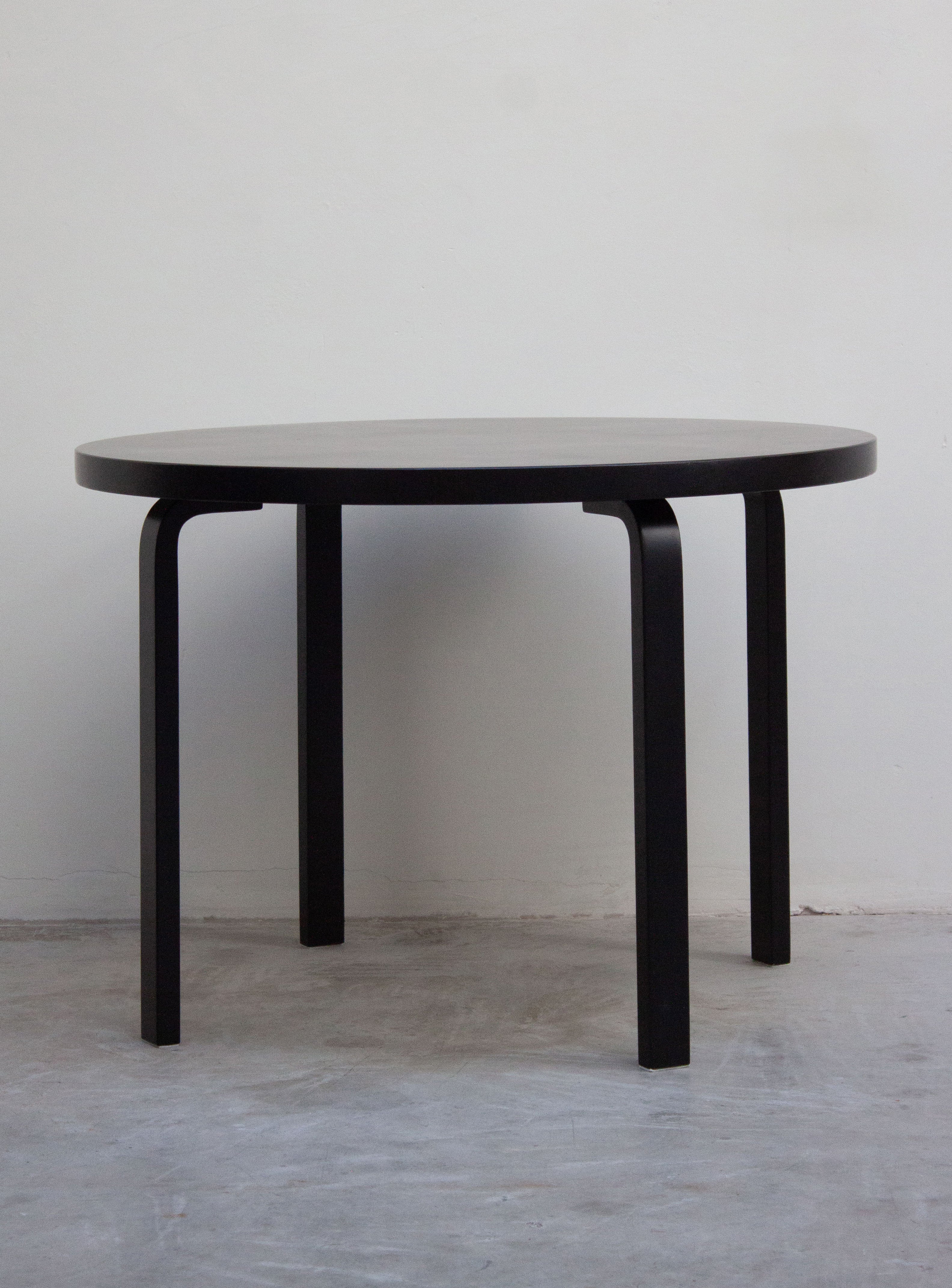 Artek 90A Round Dining Table by Alvar Aalto (Black) - Image 7