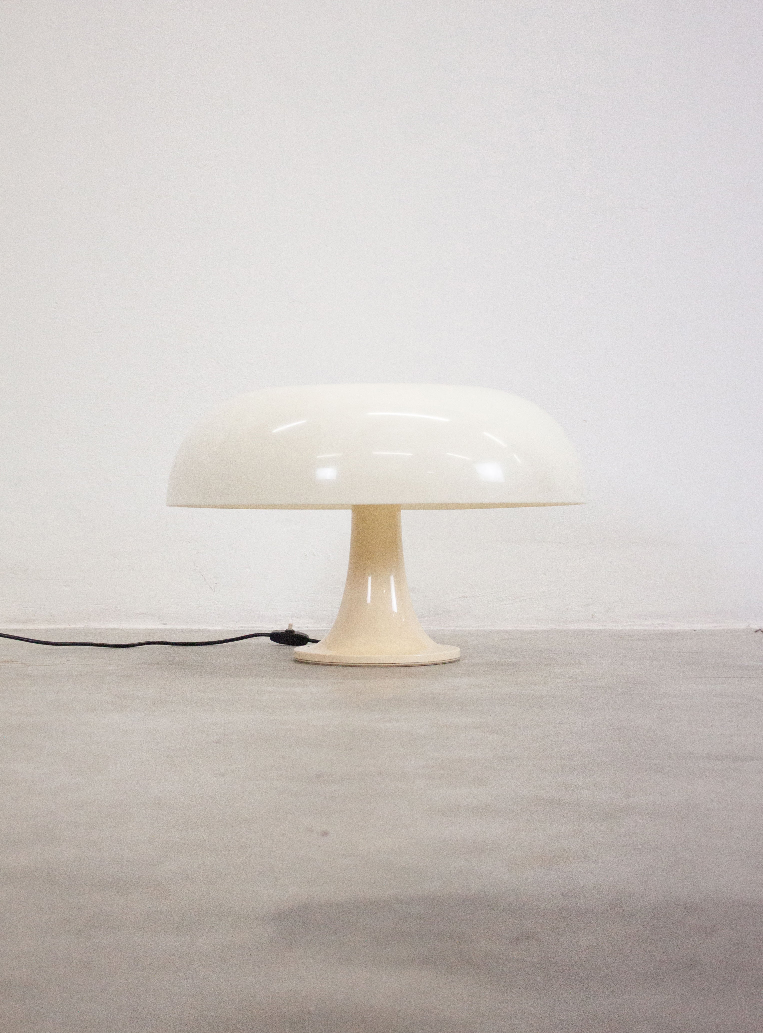 Artemide Nesso Lamp by Giancarlo Mattioli (Off White)