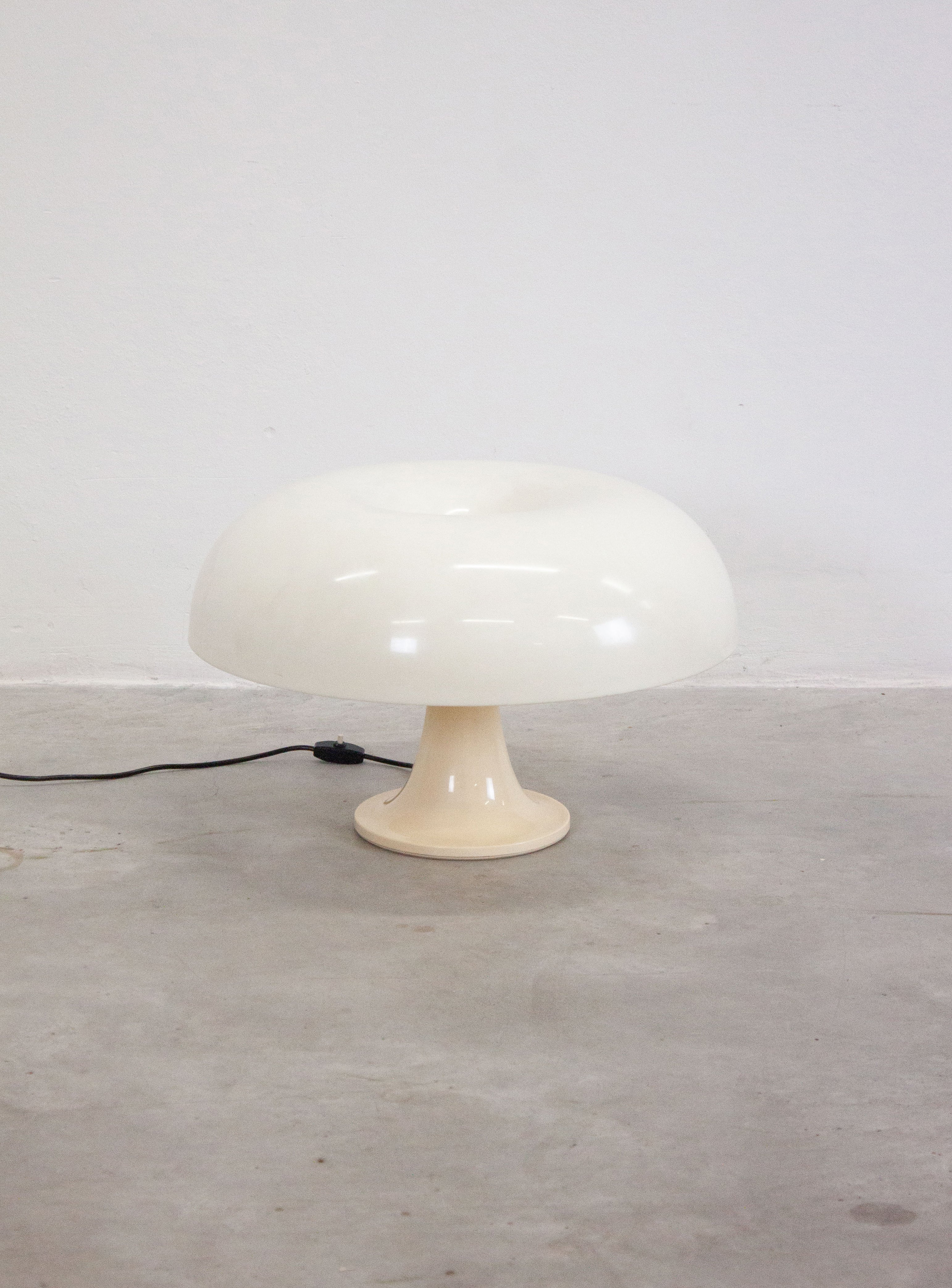 Artemide Nesso Lamp by Giancarlo Mattioli (Off White) - Image 4