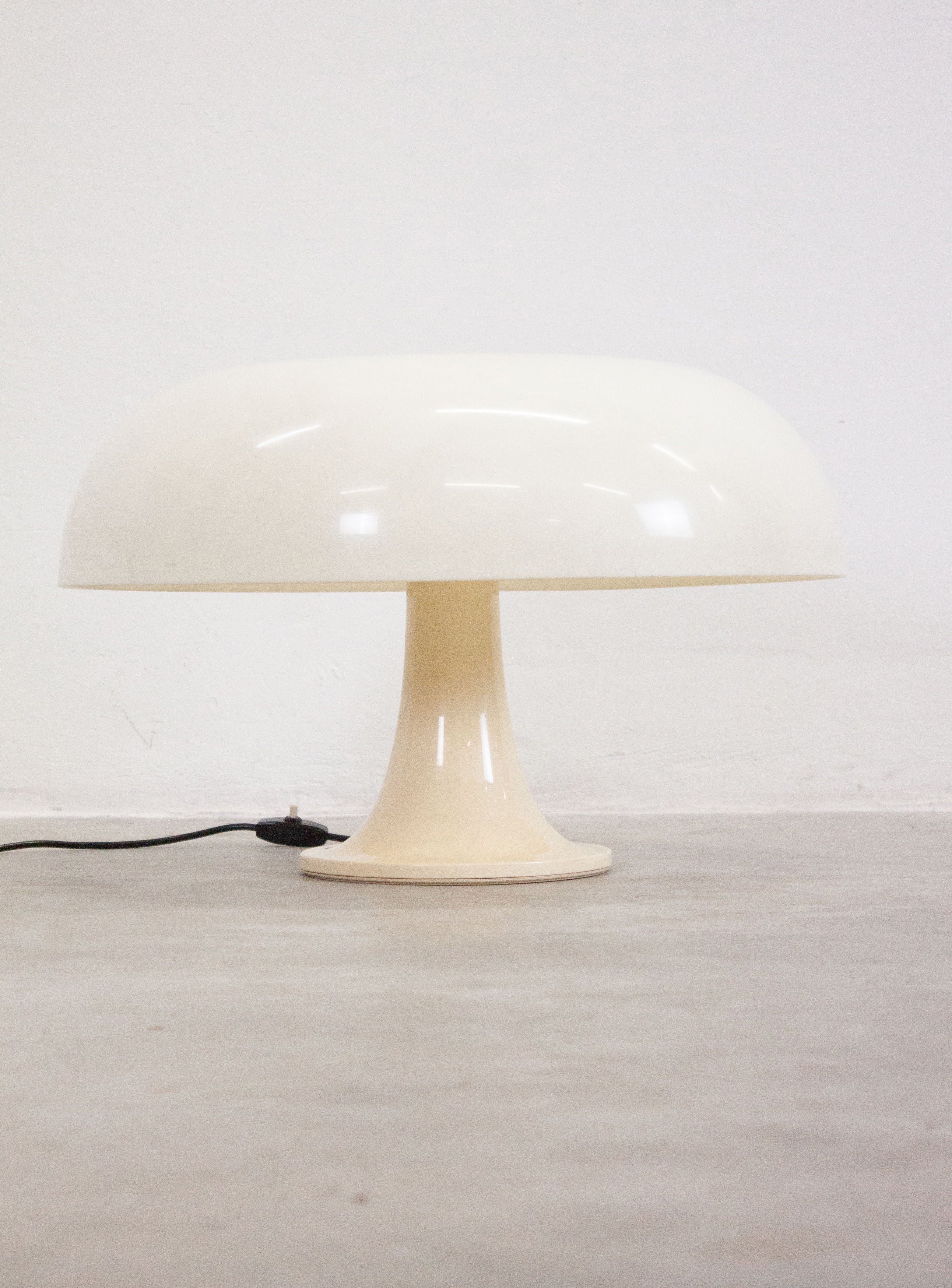 Artemide Nesso Lamp by Giancarlo Mattioli (Off White) - Image 6