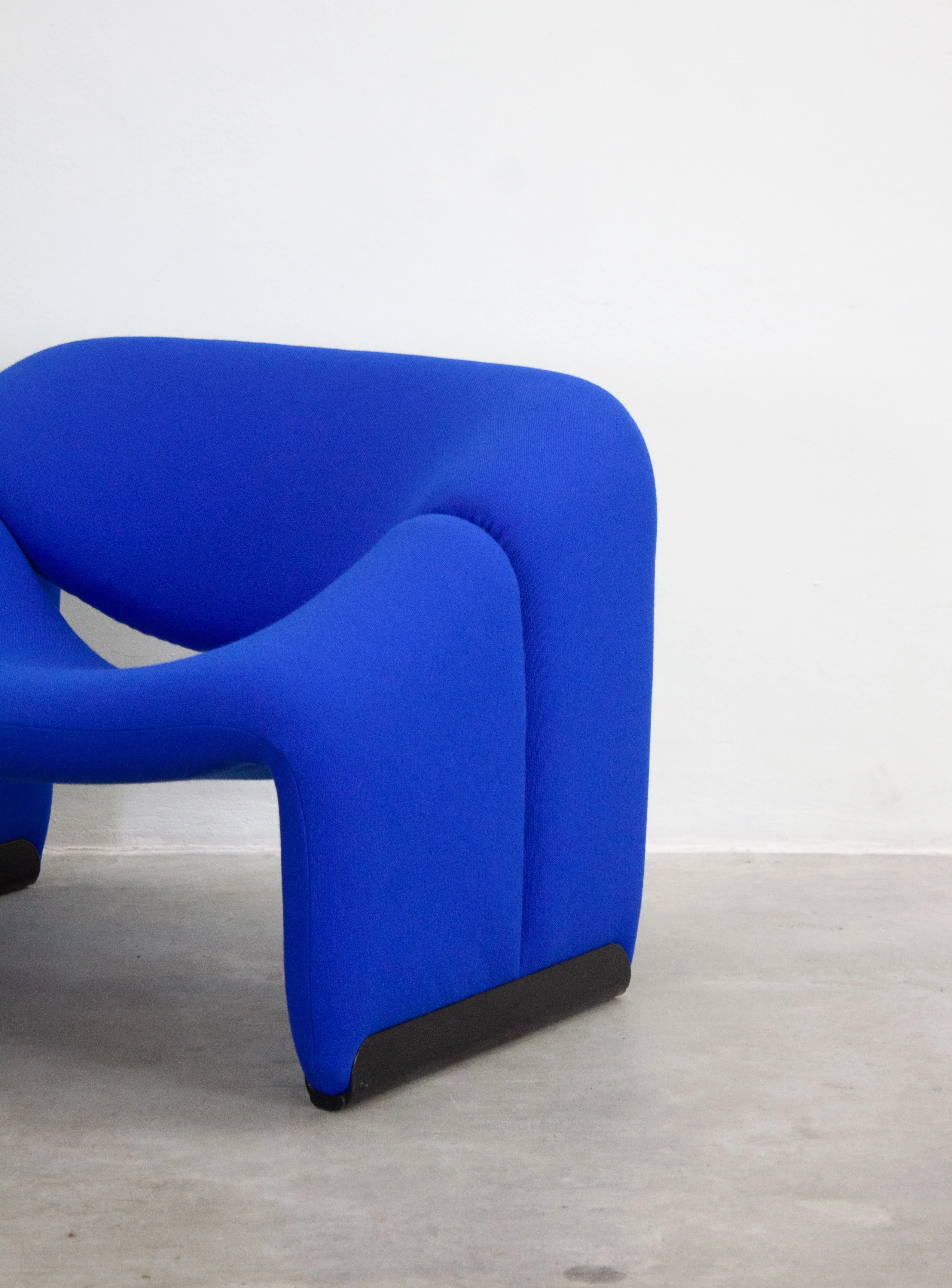 Artifort Groovy F598 Lounge Chair by Pierre Paulin (Cobalt Blue) - Image 10