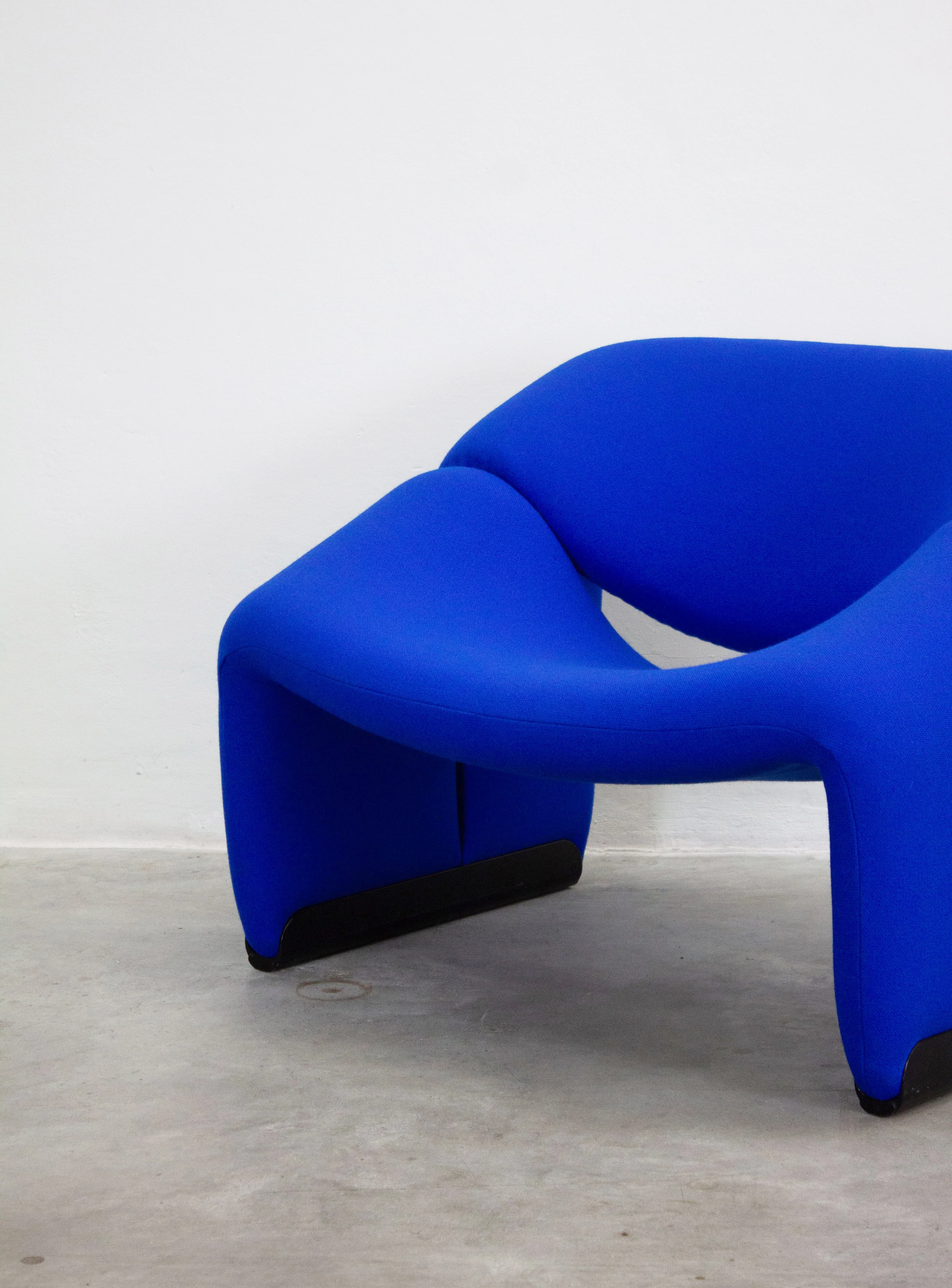 Artifort Groovy F598 Lounge Chair by Pierre Paulin (Cobalt Blue) - Image 11