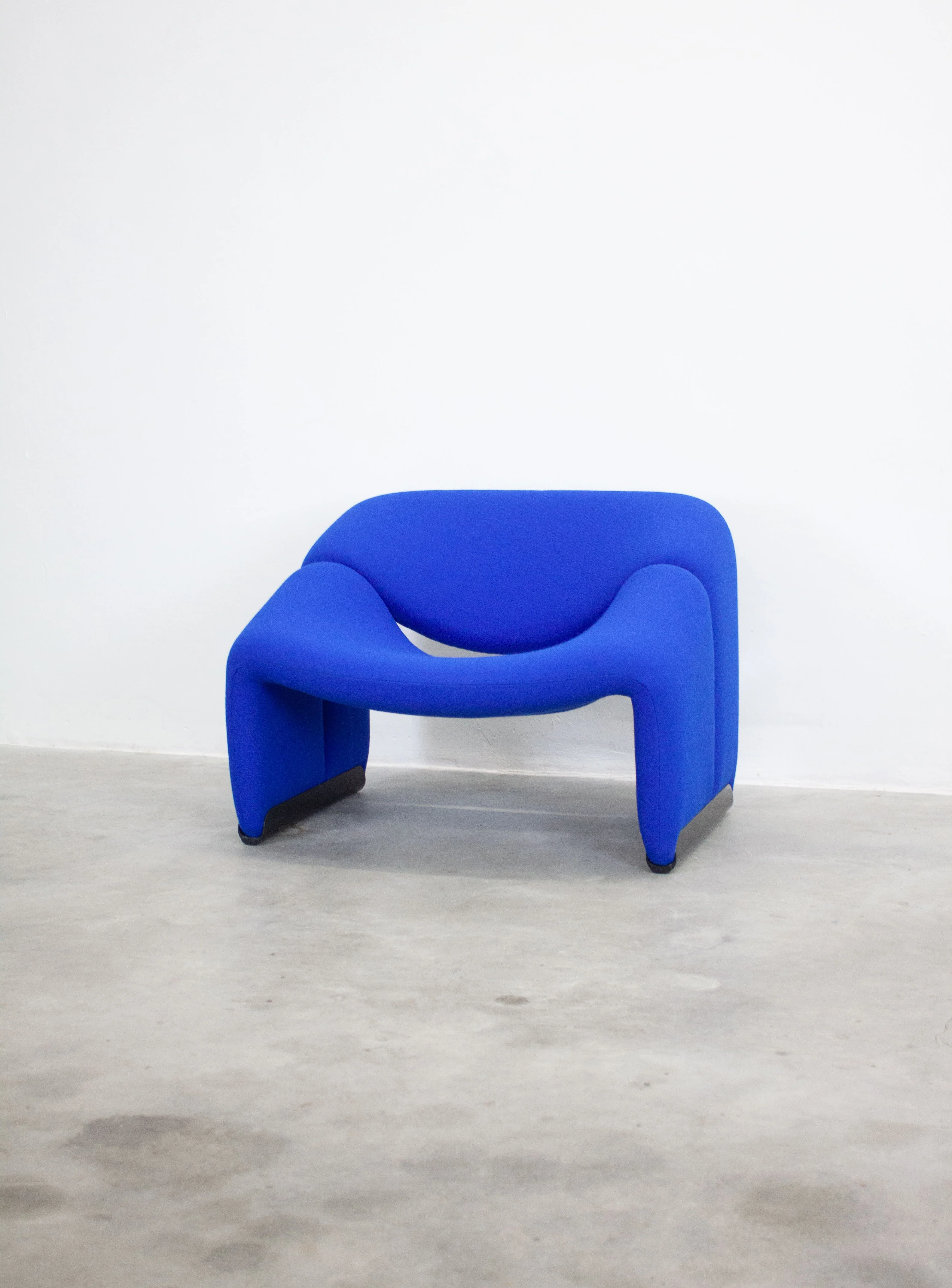 Artifort Groovy F598 Lounge Chair by Pierre Paulin (Cobalt Blue) - Image 5