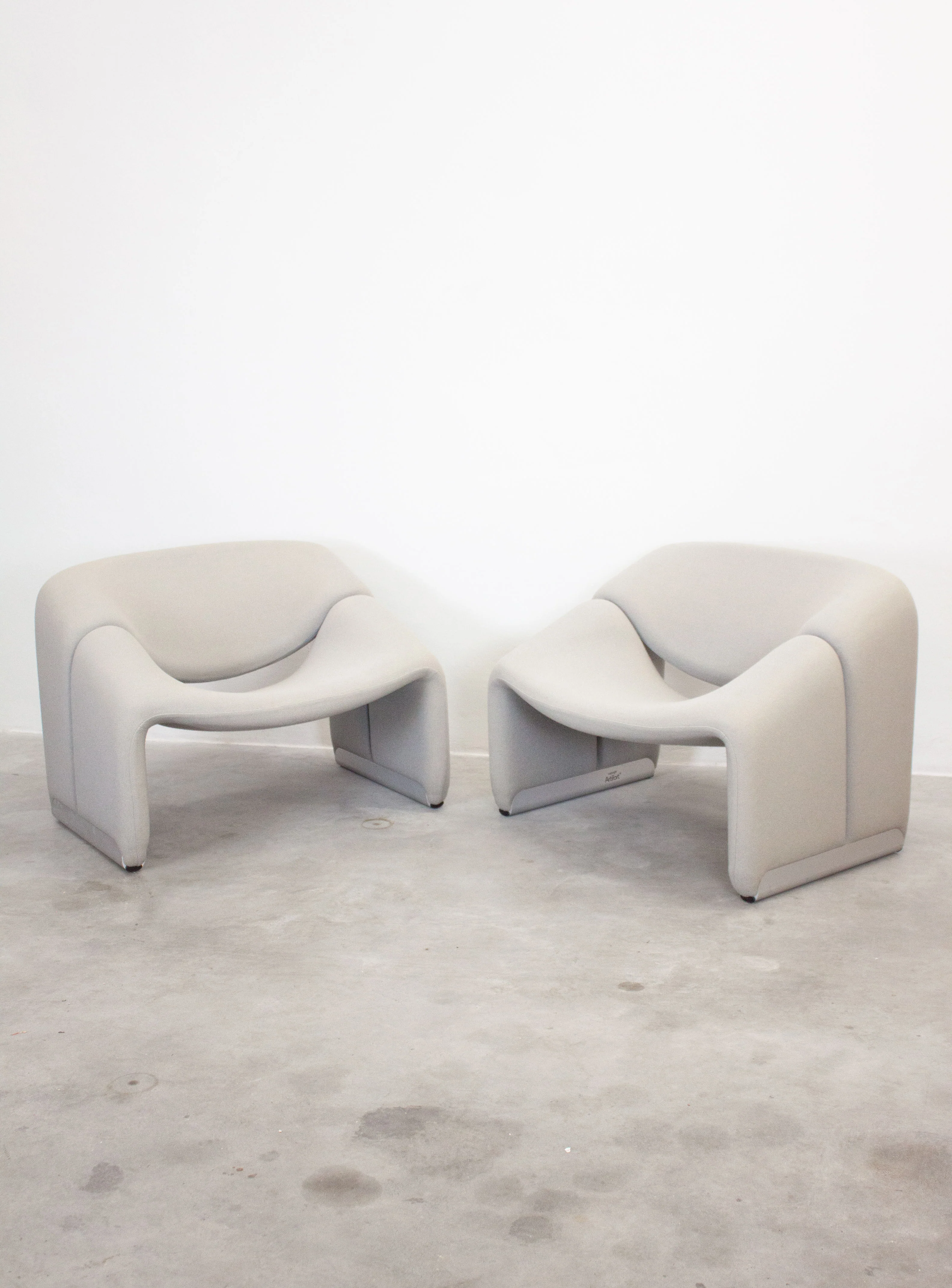 Artifort Groovy F598 Lounge Chair by Pierre Paulin (Light Grey)