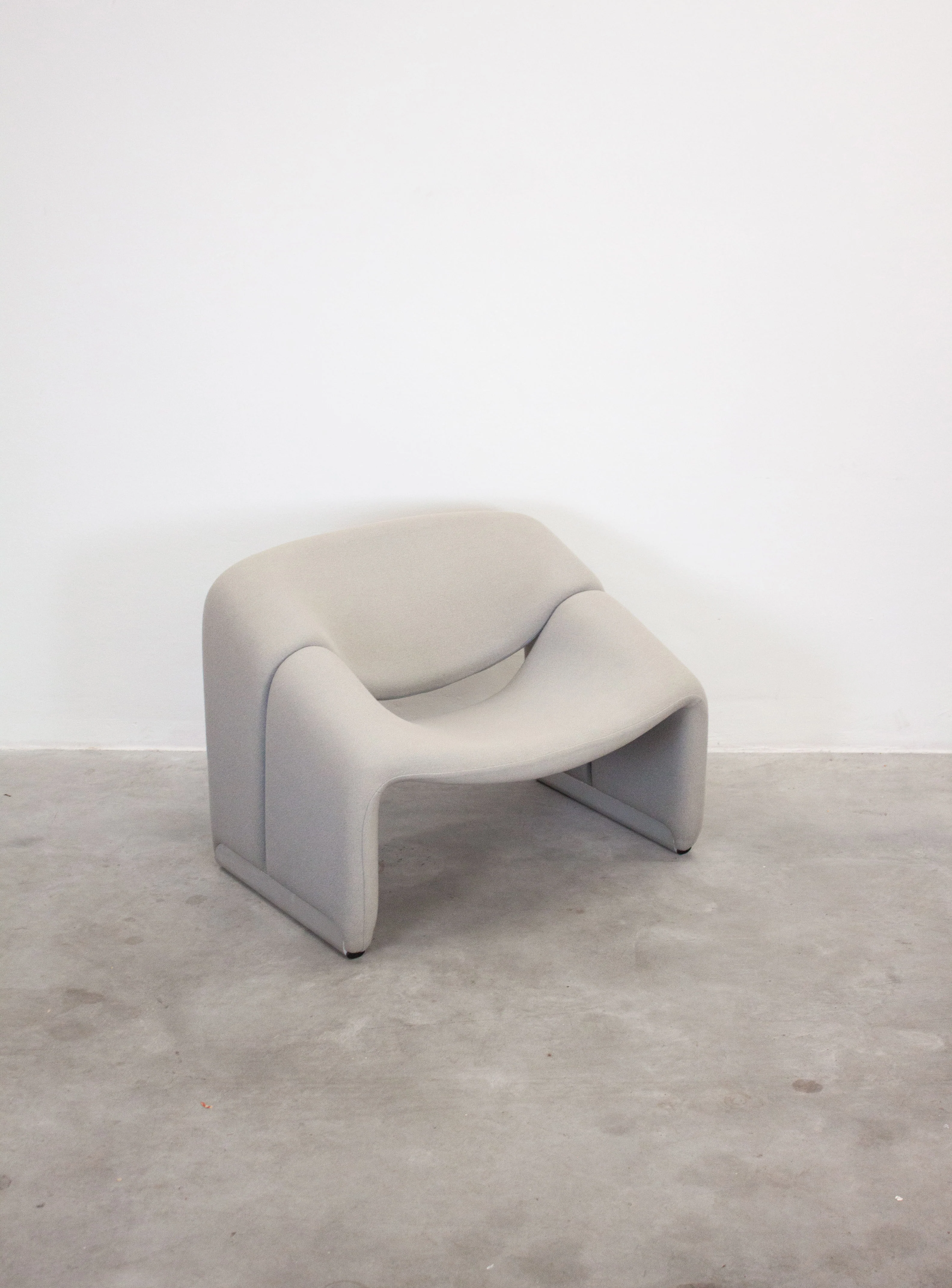 Artifort Groovy F598 Lounge Chair by Pierre Paulin (Light Grey) - Image 11