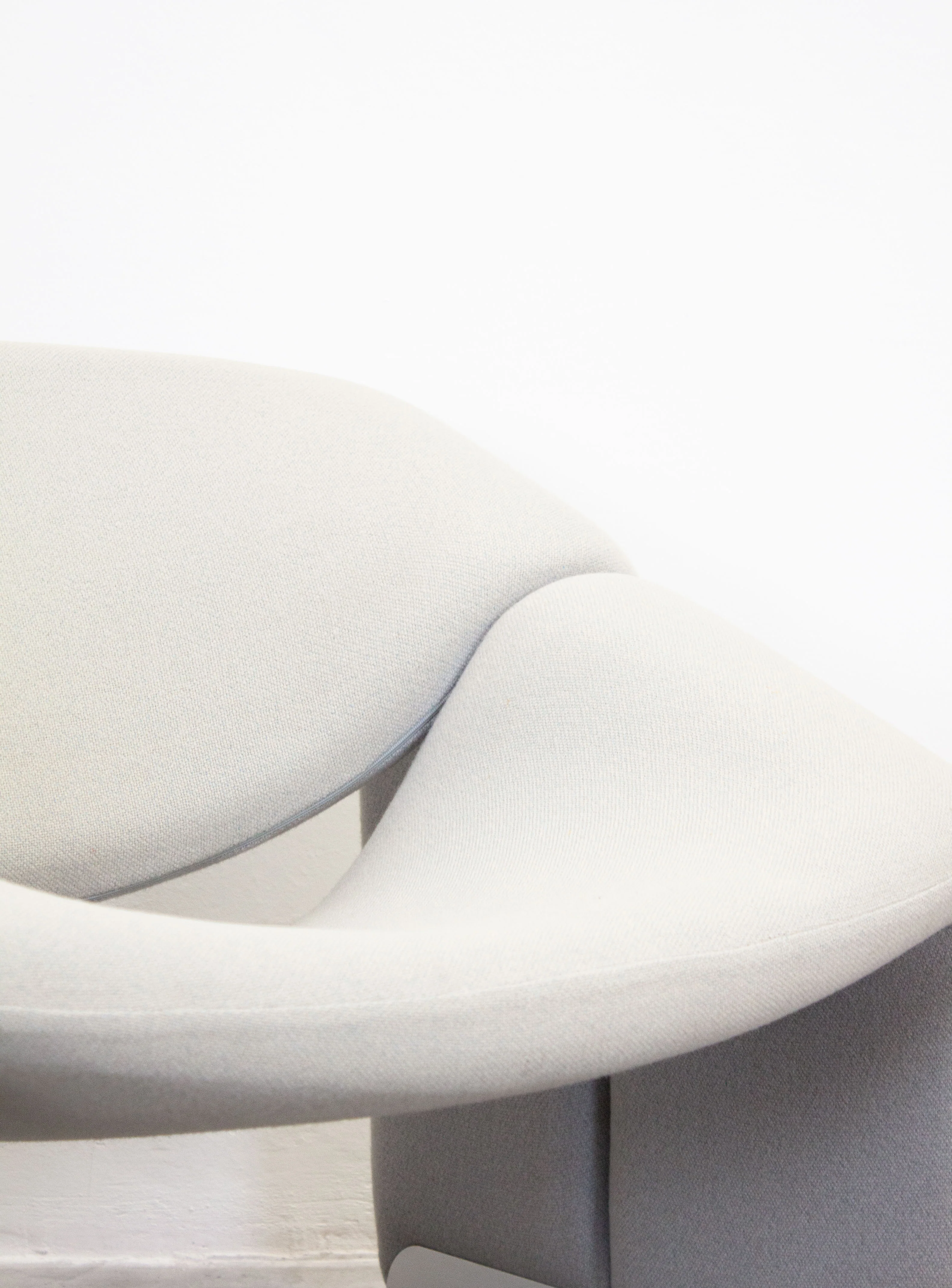 Artifort Groovy F598 Lounge Chair by Pierre Paulin (Light Grey) - Image 14