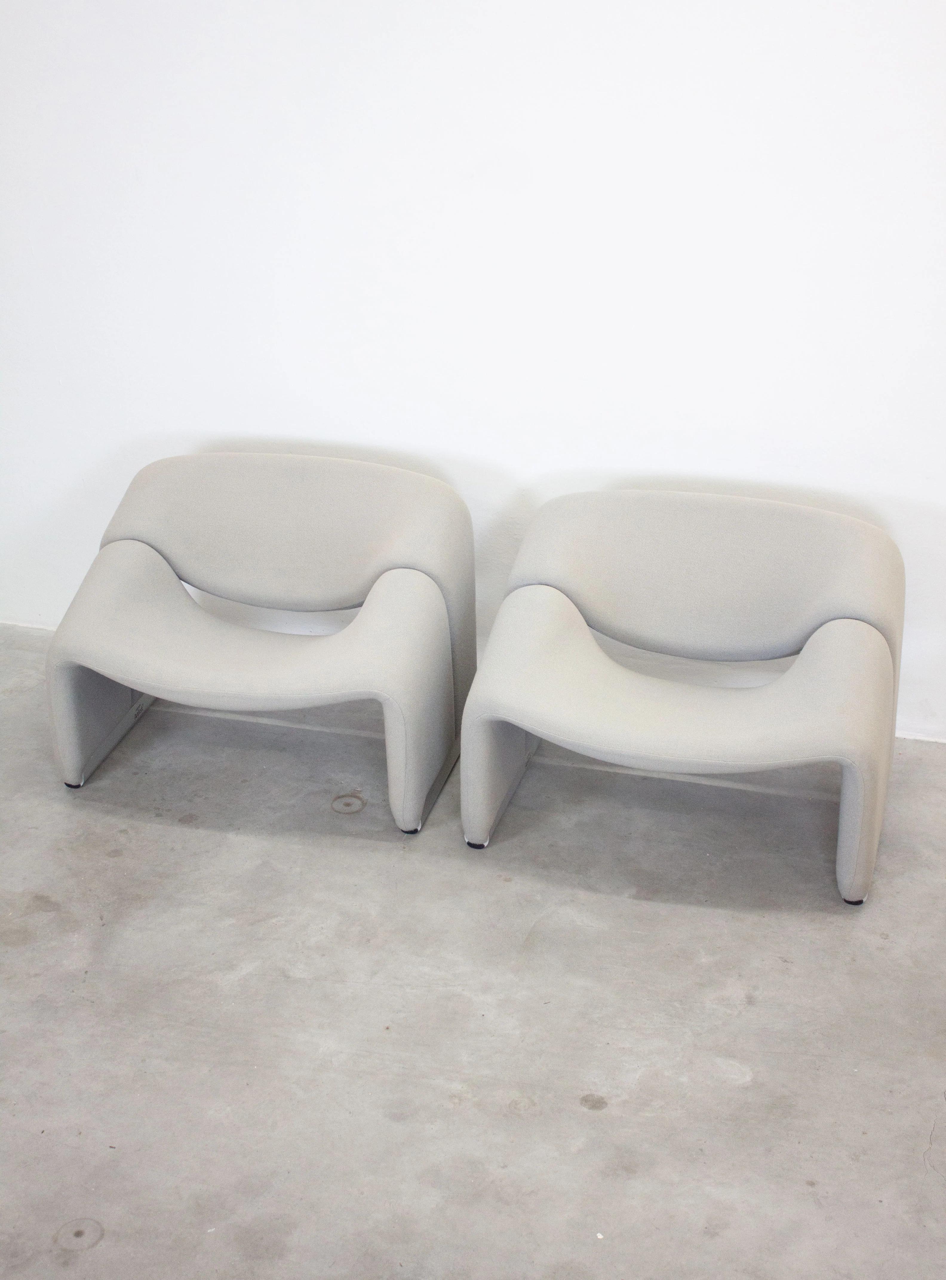 Artifort Groovy F598 Lounge Chair by Pierre Paulin (Light Grey) - Image 2