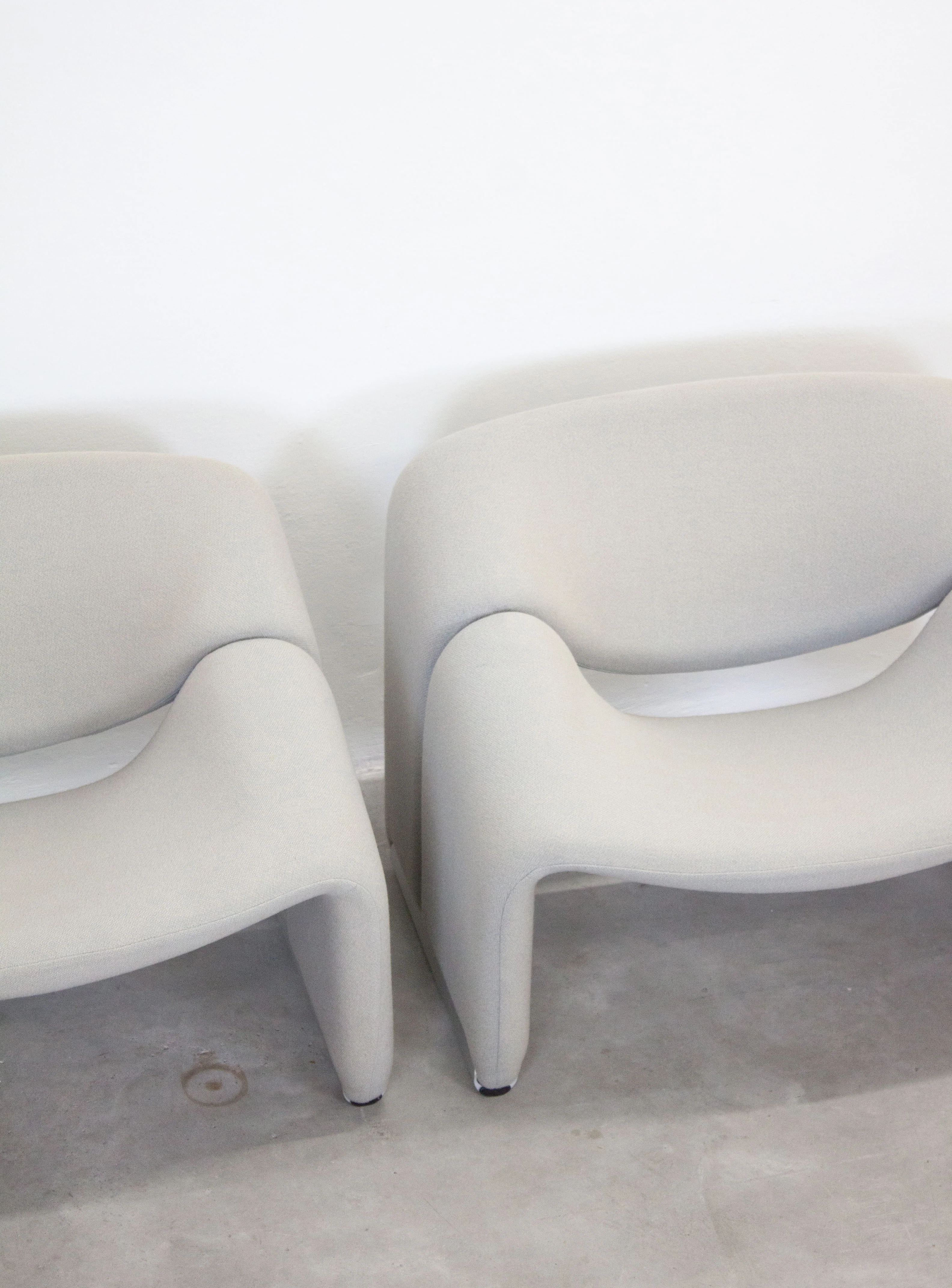 Artifort Groovy F598 Lounge Chair by Pierre Paulin (Light Grey) - Image 3
