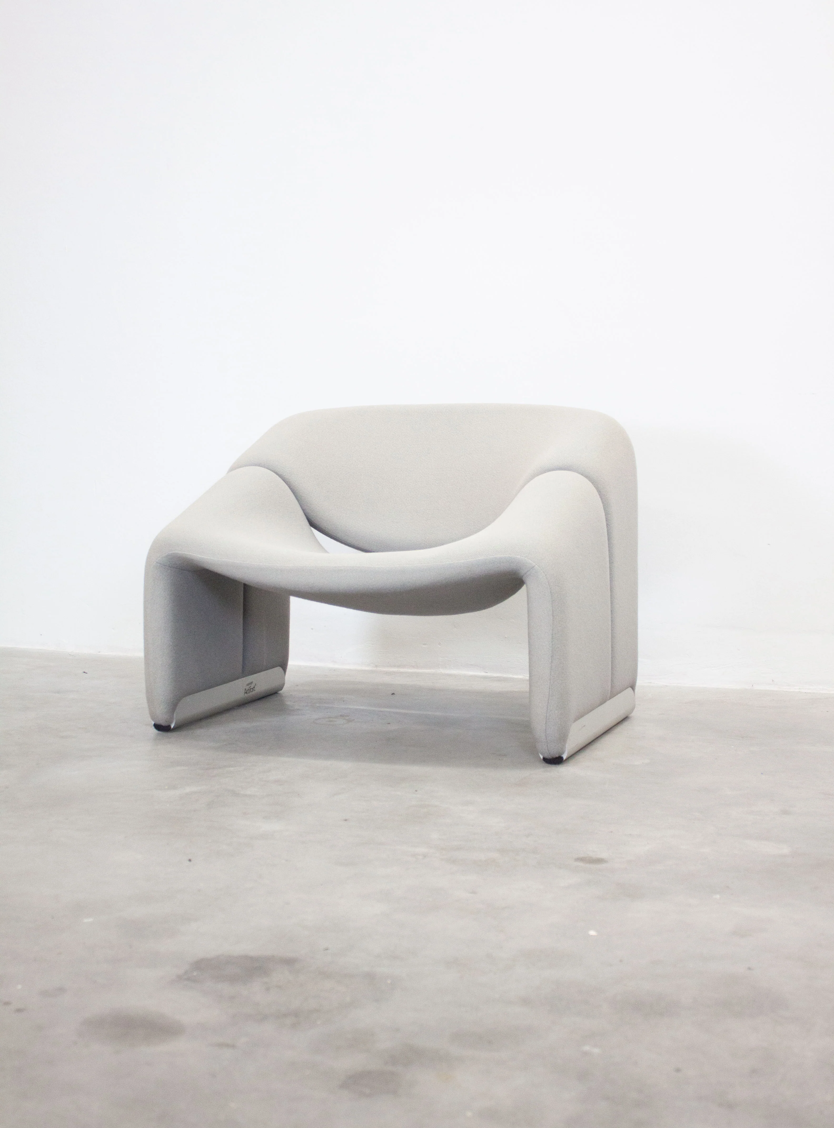 Artifort Groovy F598 Lounge Chair by Pierre Paulin (Light Grey) - Image 4
