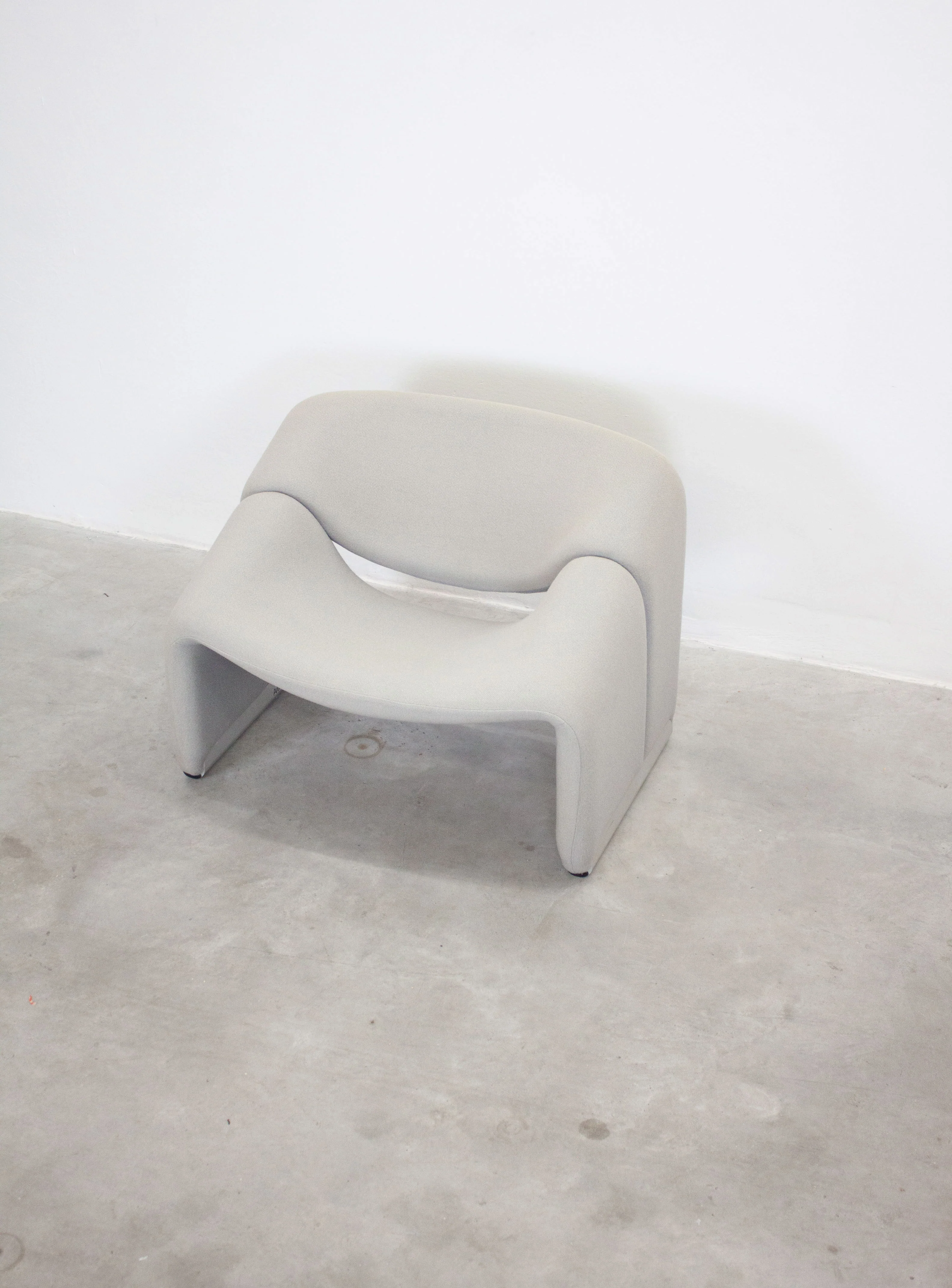 Artifort Groovy F598 Lounge Chair by Pierre Paulin (Light Grey) - Image 7