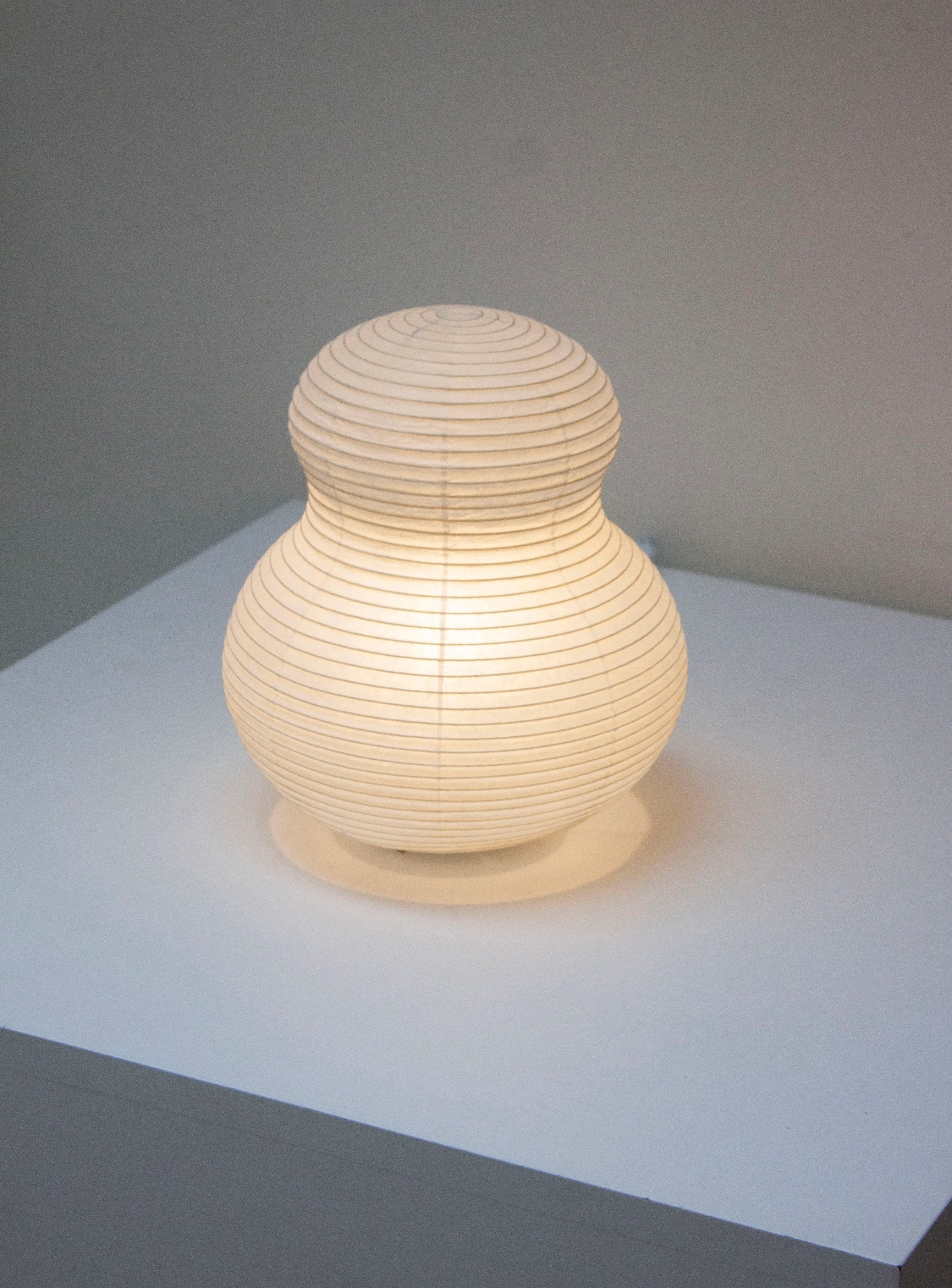 Paper Moon 02 Desk Lamp by Shigeru Uchida - Image 11