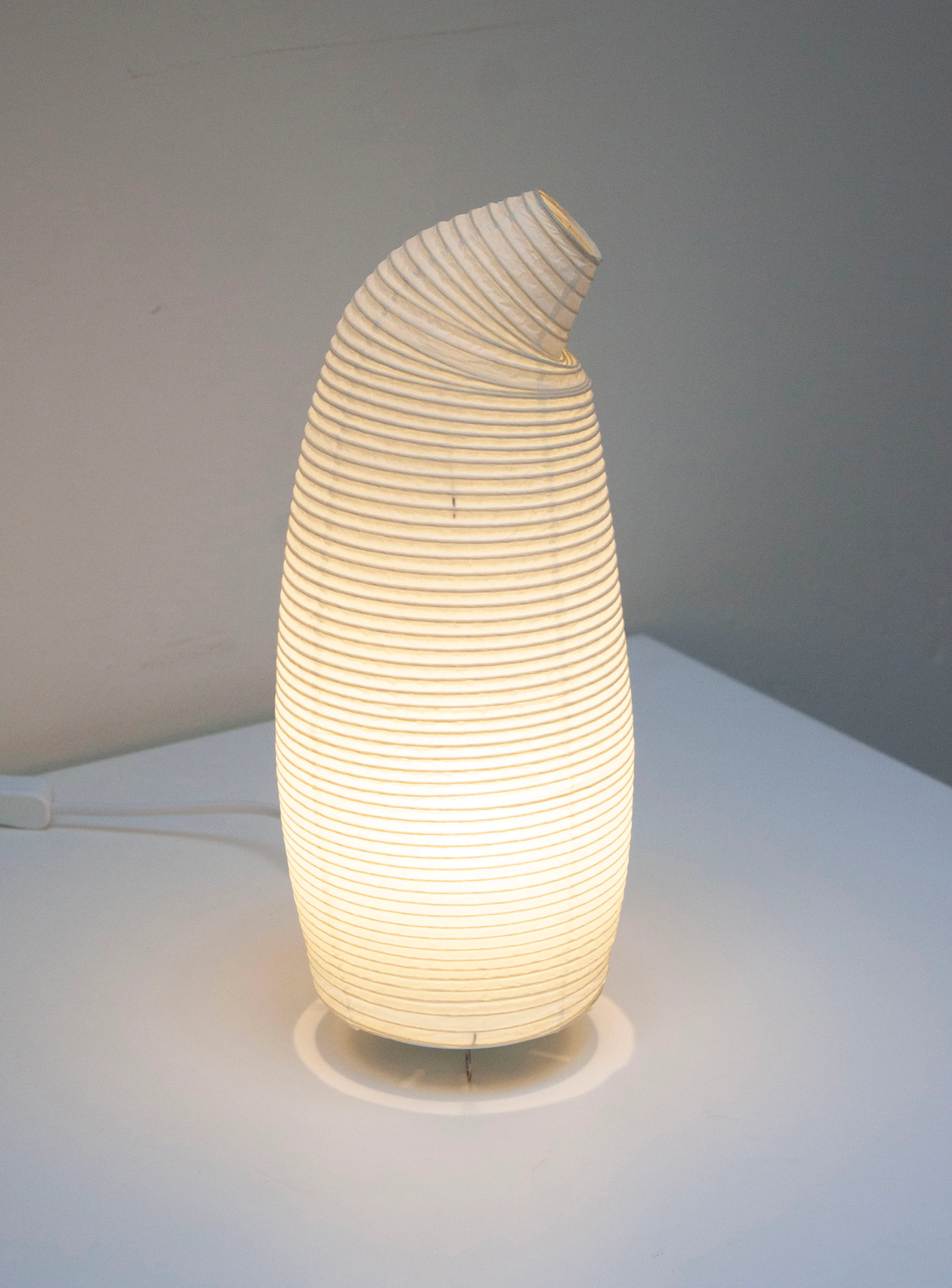 Paper Moon 03 Desk Lamp by Shigeru Uchida - Image 17