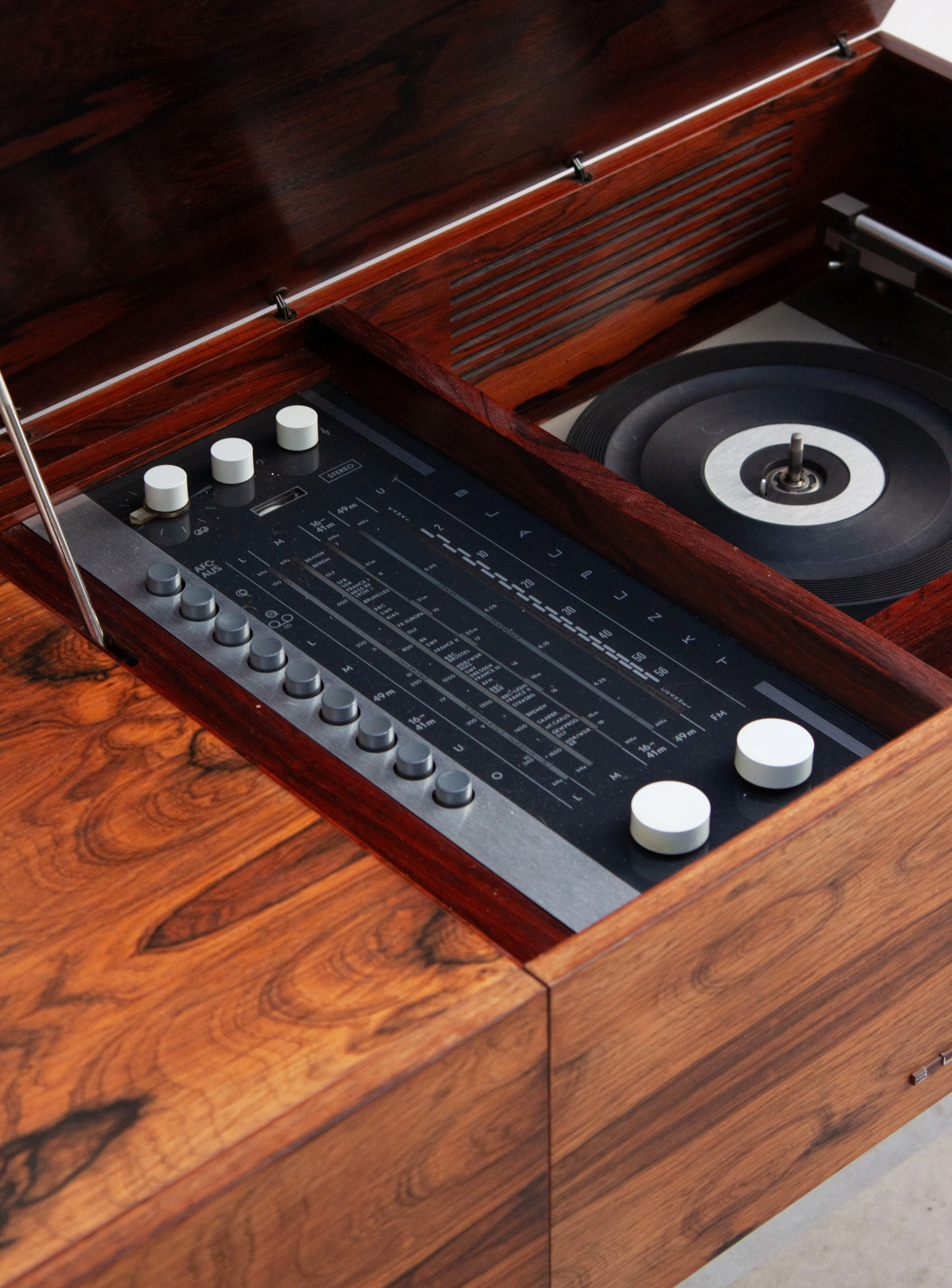 Blaupunkt Arizona Deluxe Stereo Cabinet (Rosewood) - Image 16
