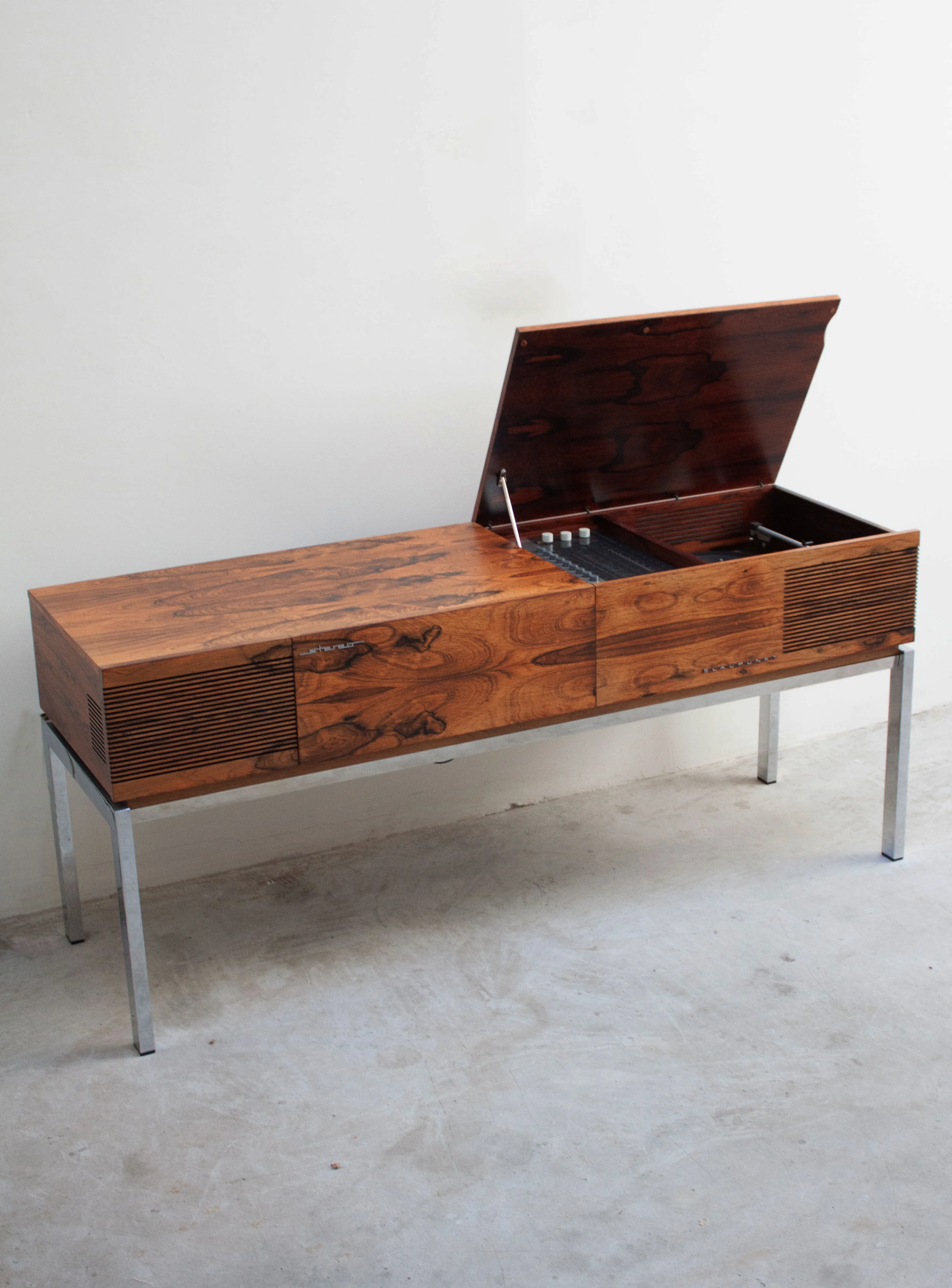 Blaupunkt Arizona Deluxe Stereo Cabinet (Rosewood) - Image 17