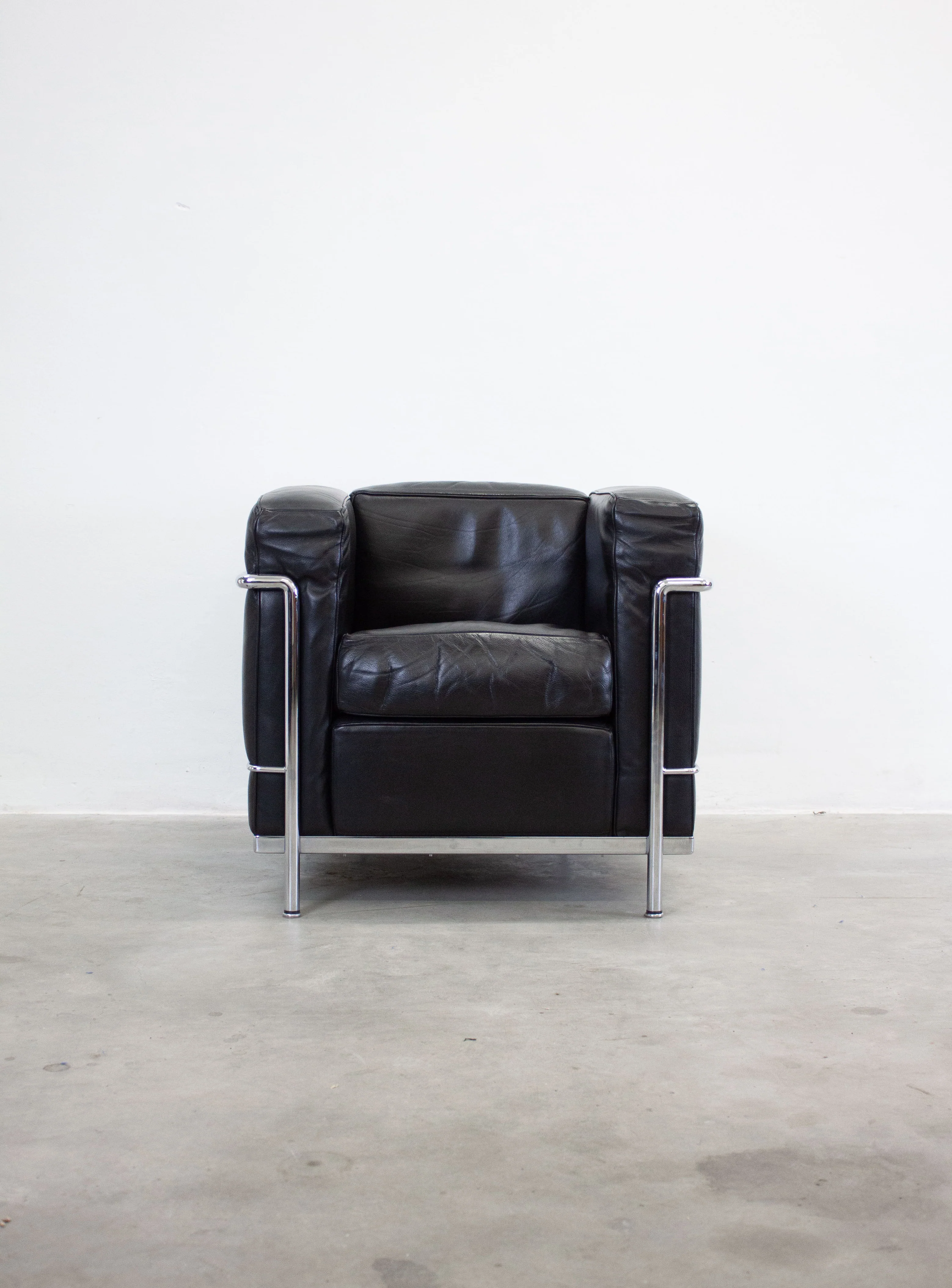 Cassina LC2 Lounge Chair by Le Corbusier (Black)