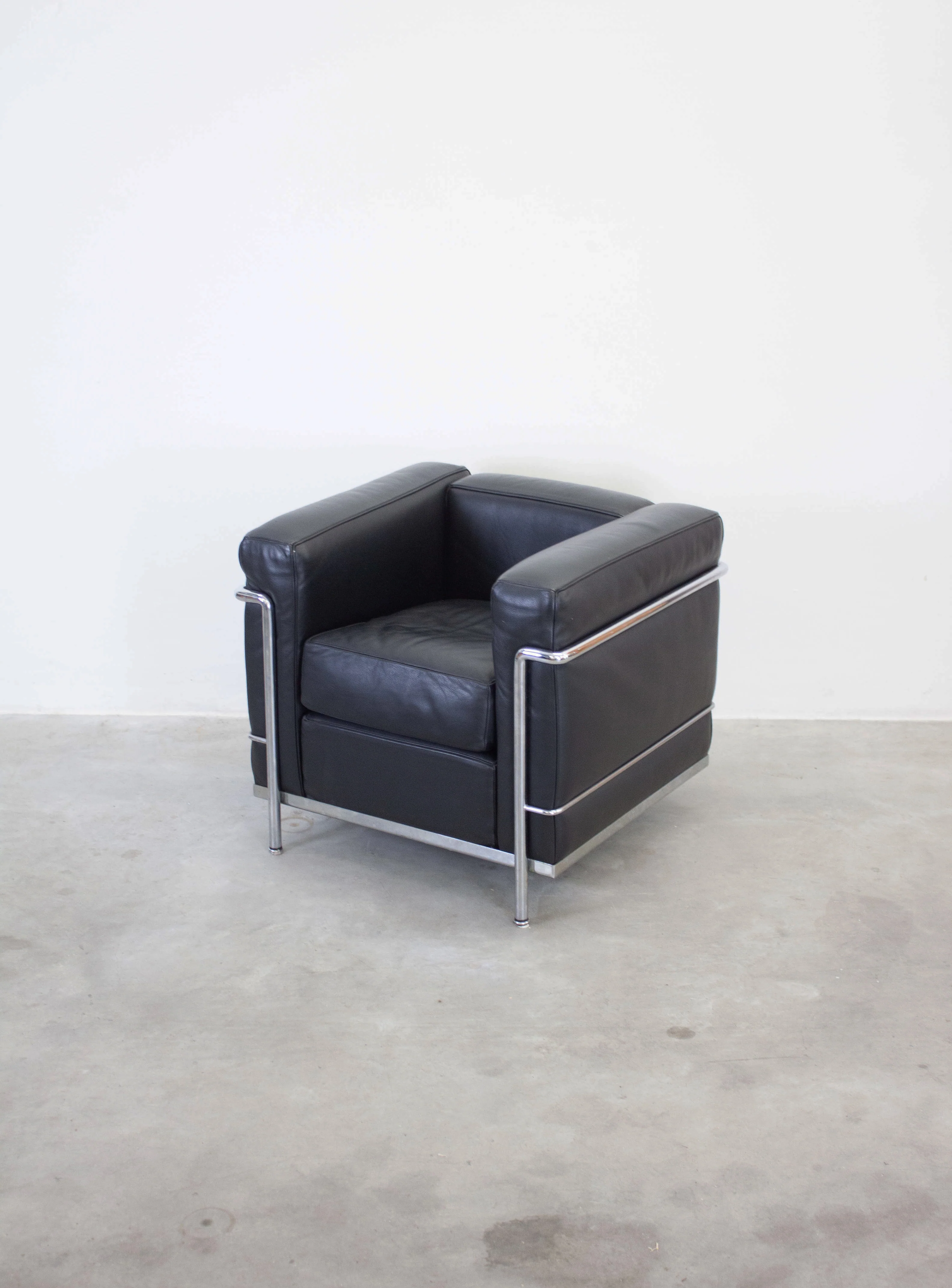 Cassina LC2 Lounge Chair by Le Corbusier (Black)