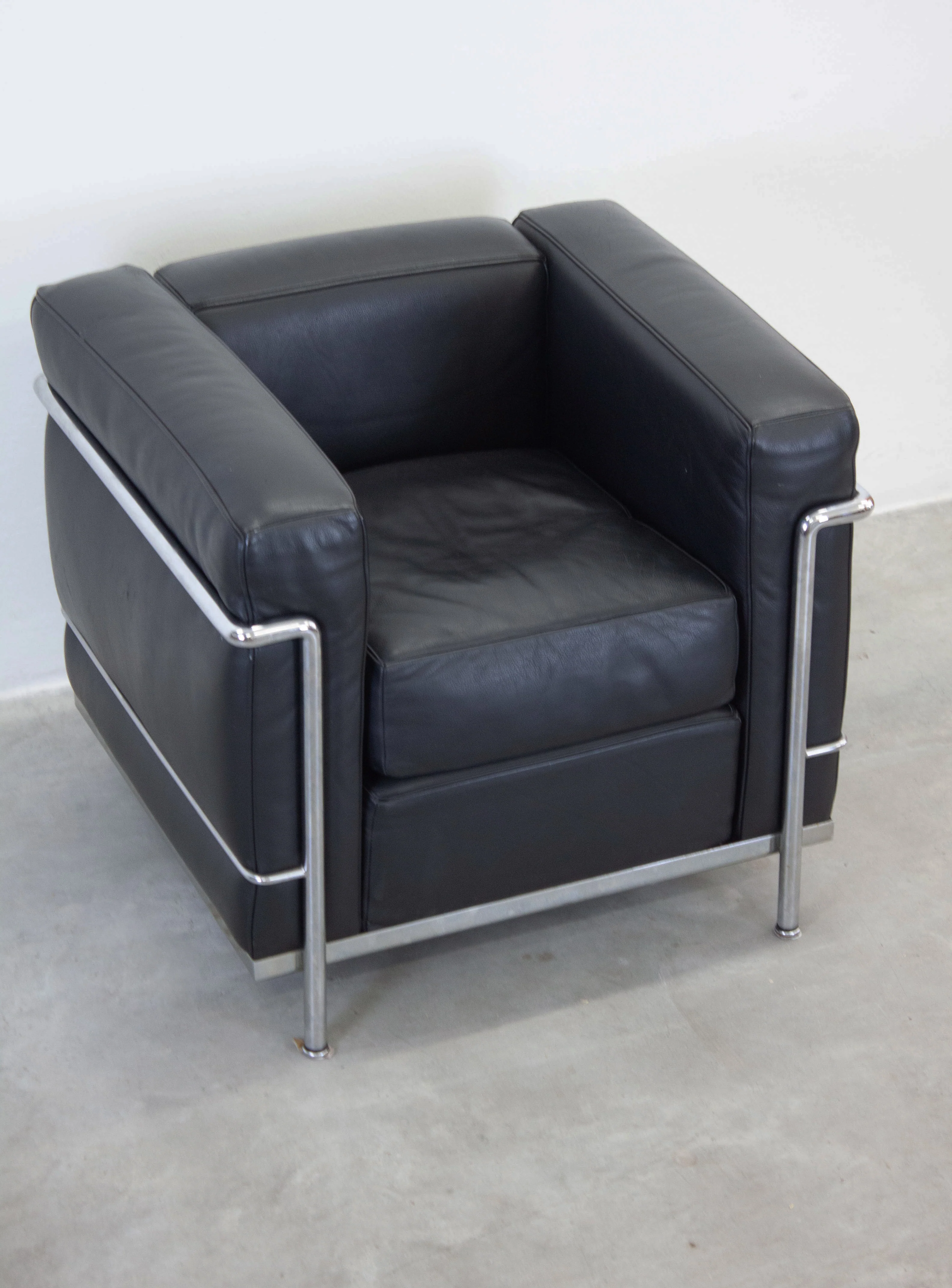 Cassina LC2 Lounge Chair by Le Corbusier (Black) - Image 7
