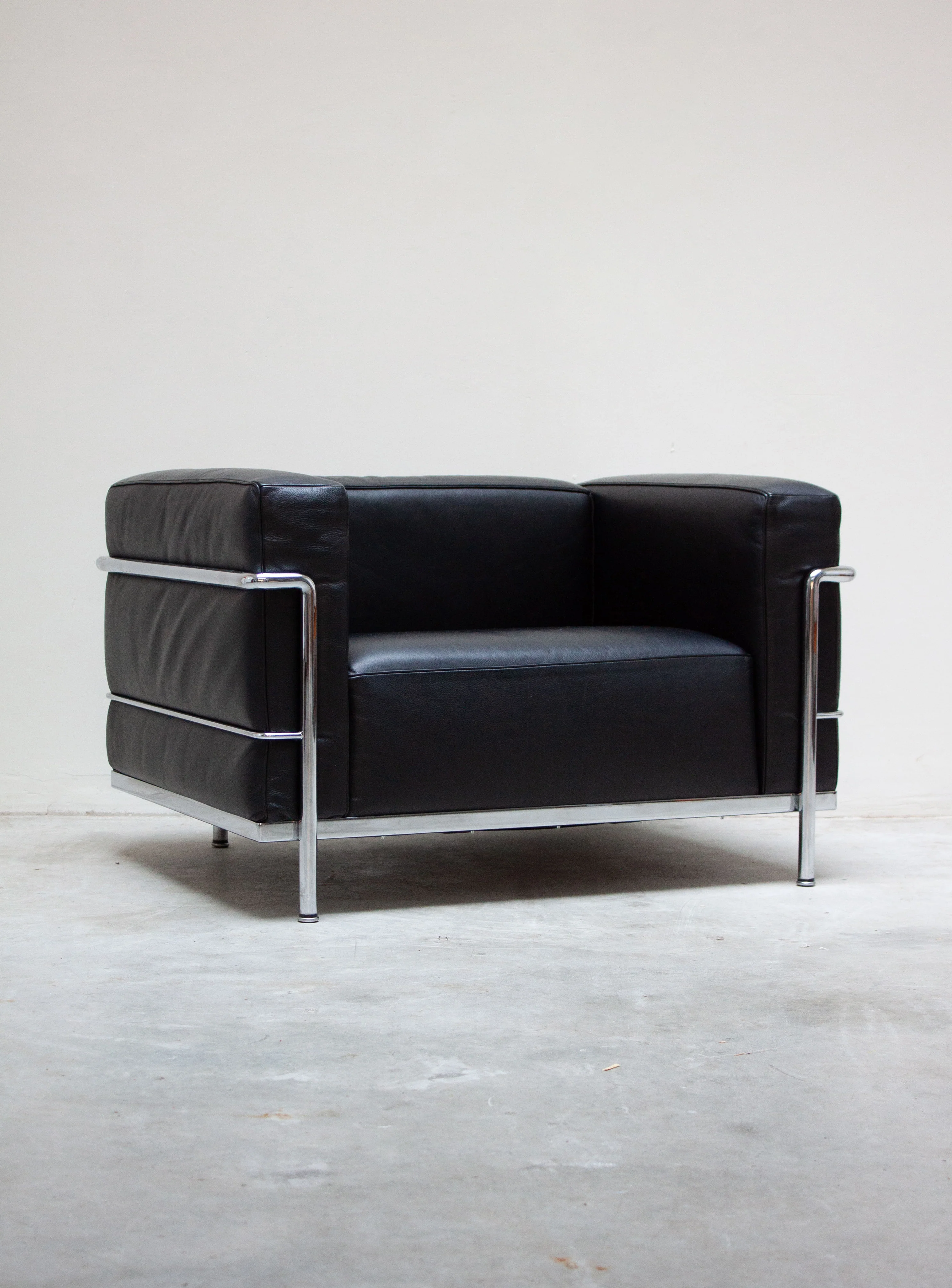 Cassina LC3 Lounge Chair by Le Corbusier (Black) - Image 10