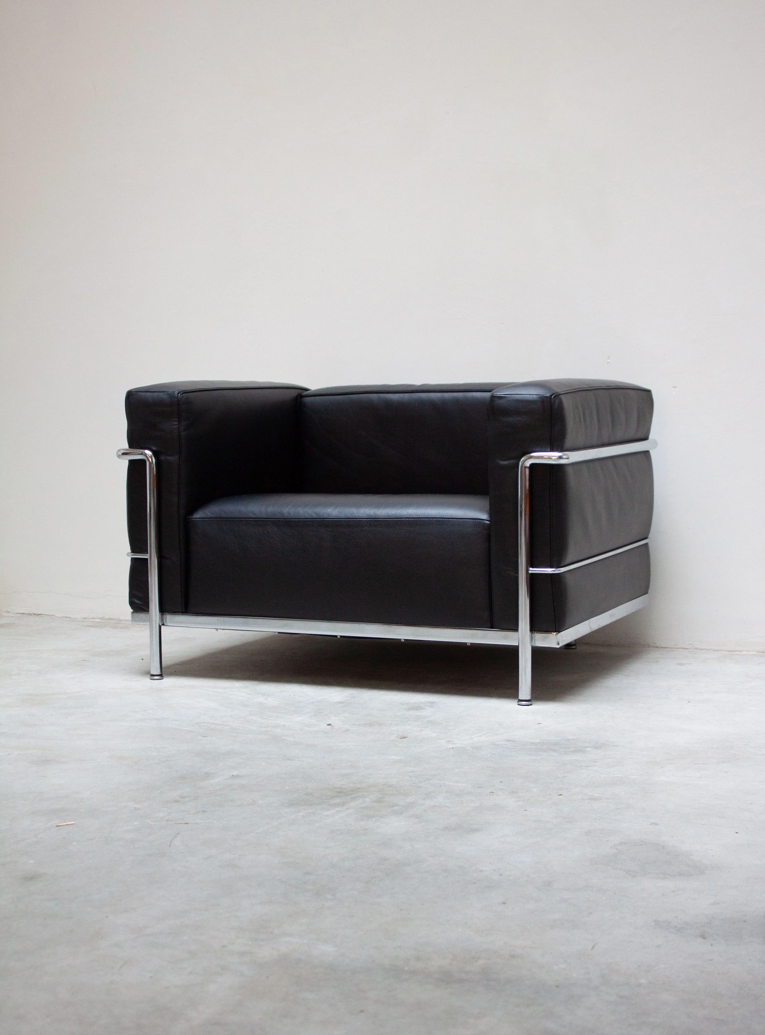 Cassina LC3 Lounge Chair by Le Corbusier (Black) - Image 12