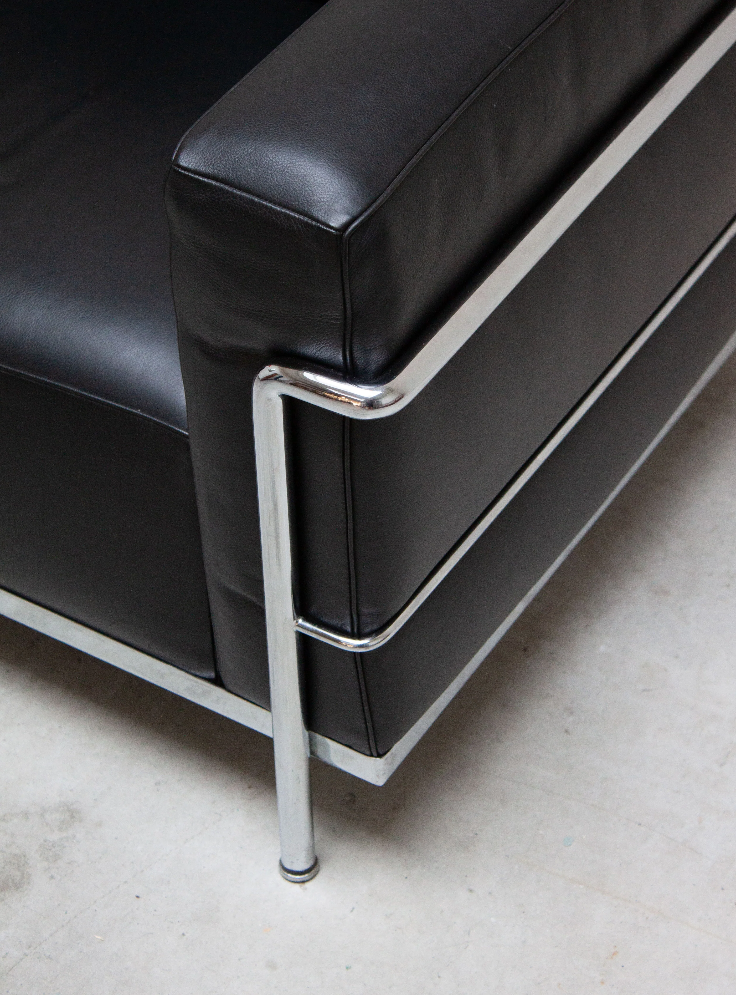 Cassina LC3 Lounge Chair by Le Corbusier (Black) - Image 15