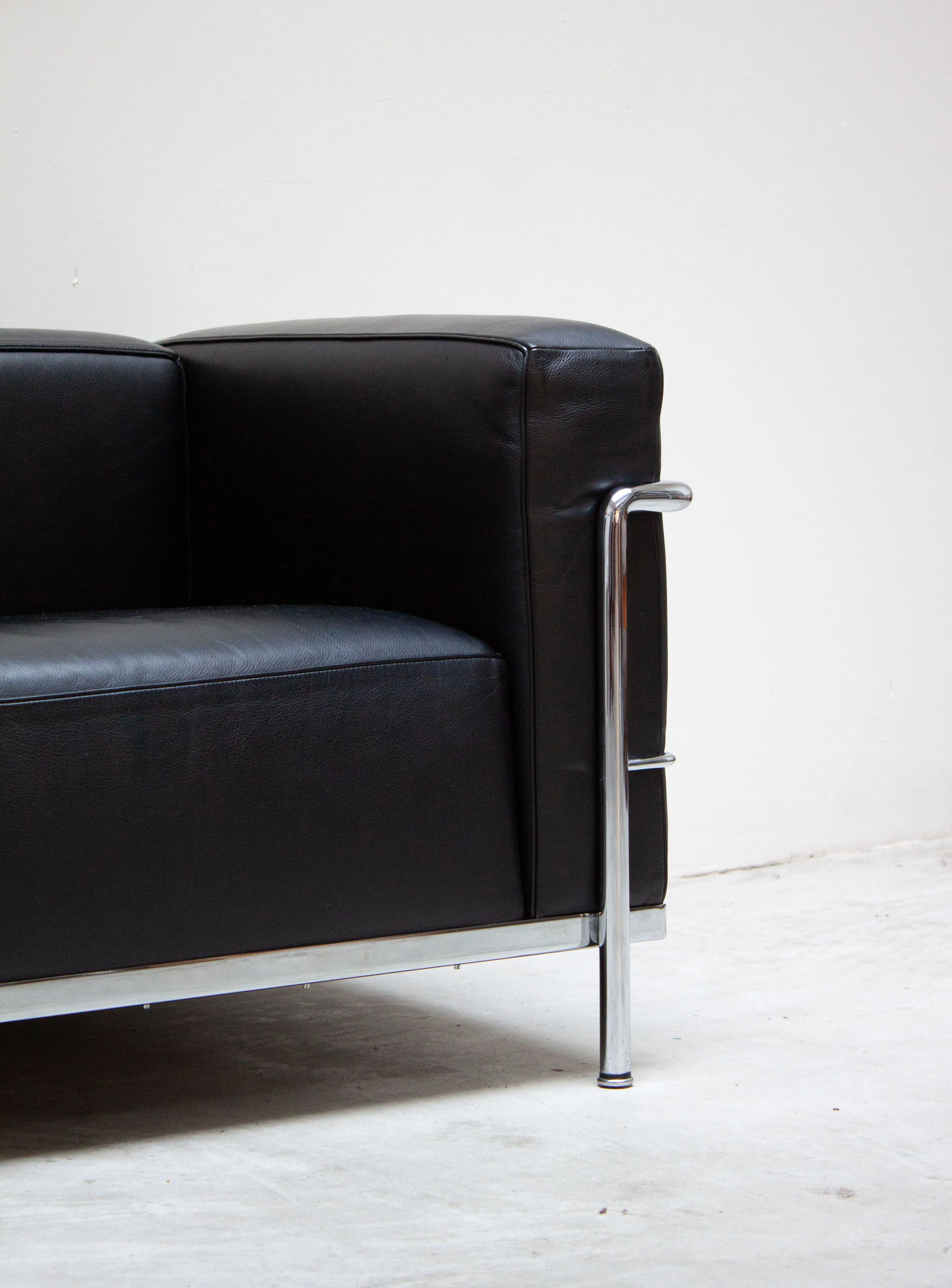 Cassina LC3 Lounge Chair by Le Corbusier (Black) - Image 16