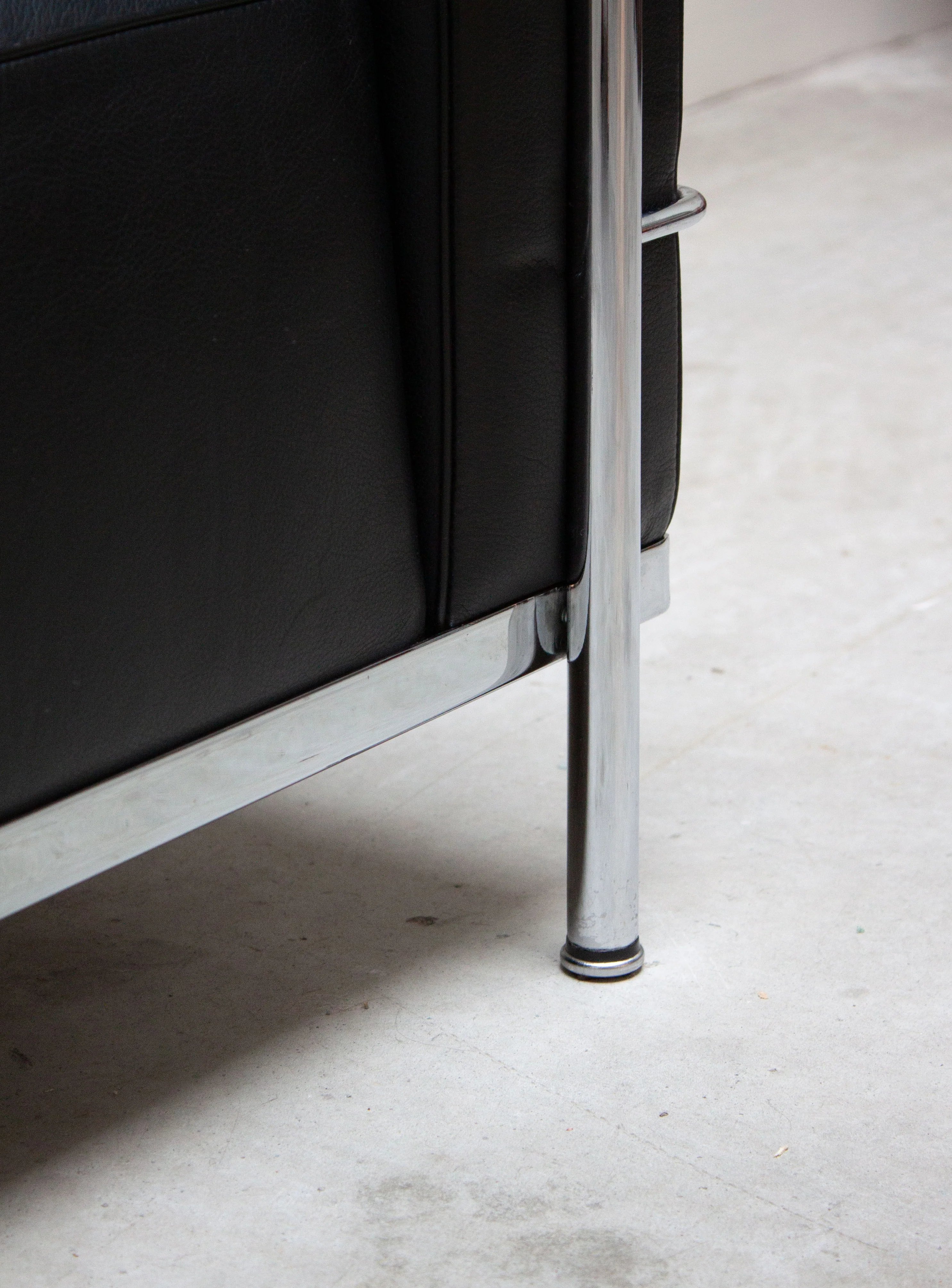 Cassina LC3 Lounge Chair by Le Corbusier (Black) - Image 19