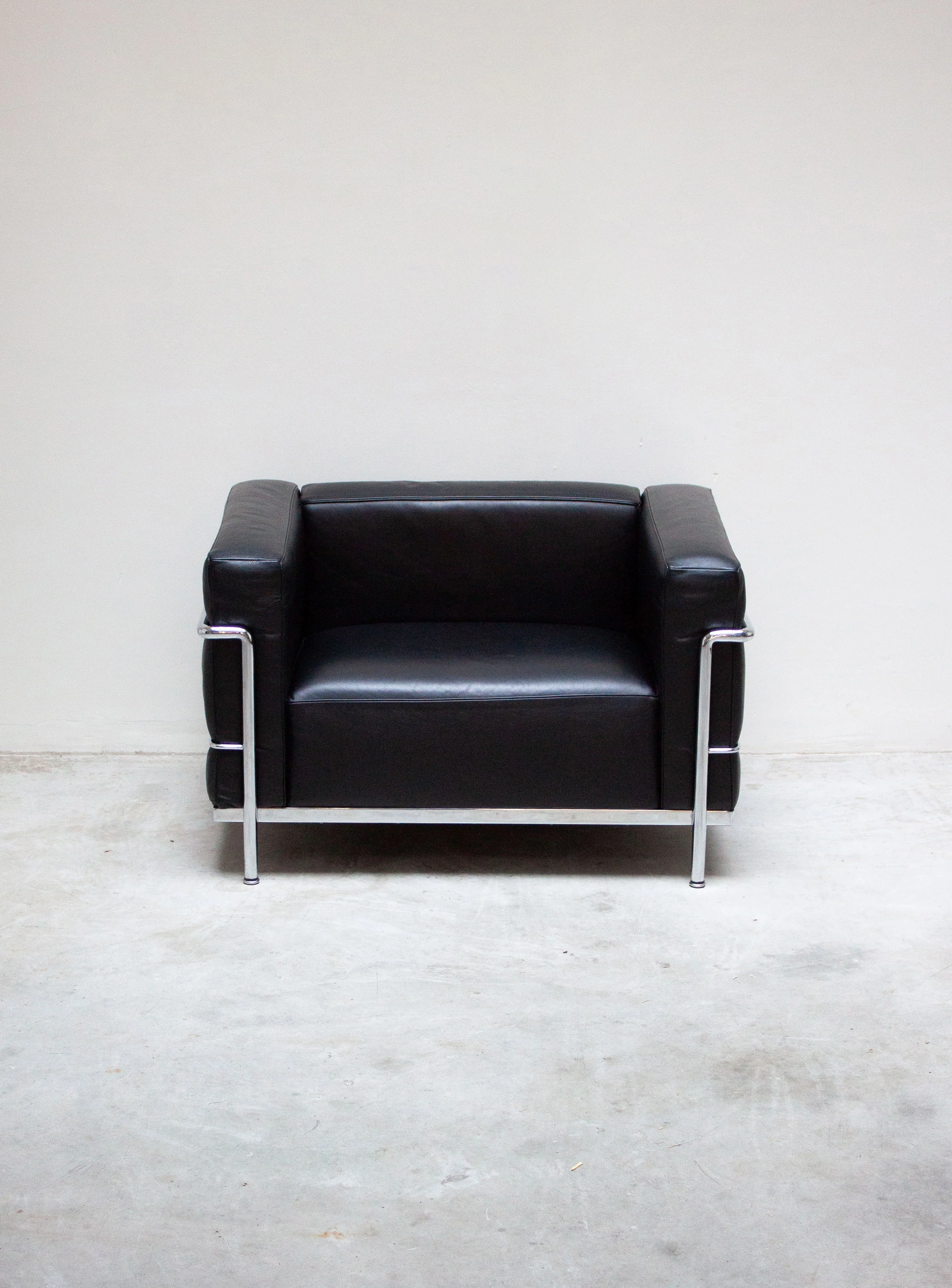 Cassina LC3 Lounge Chair by Le Corbusier (Black) - Image 2