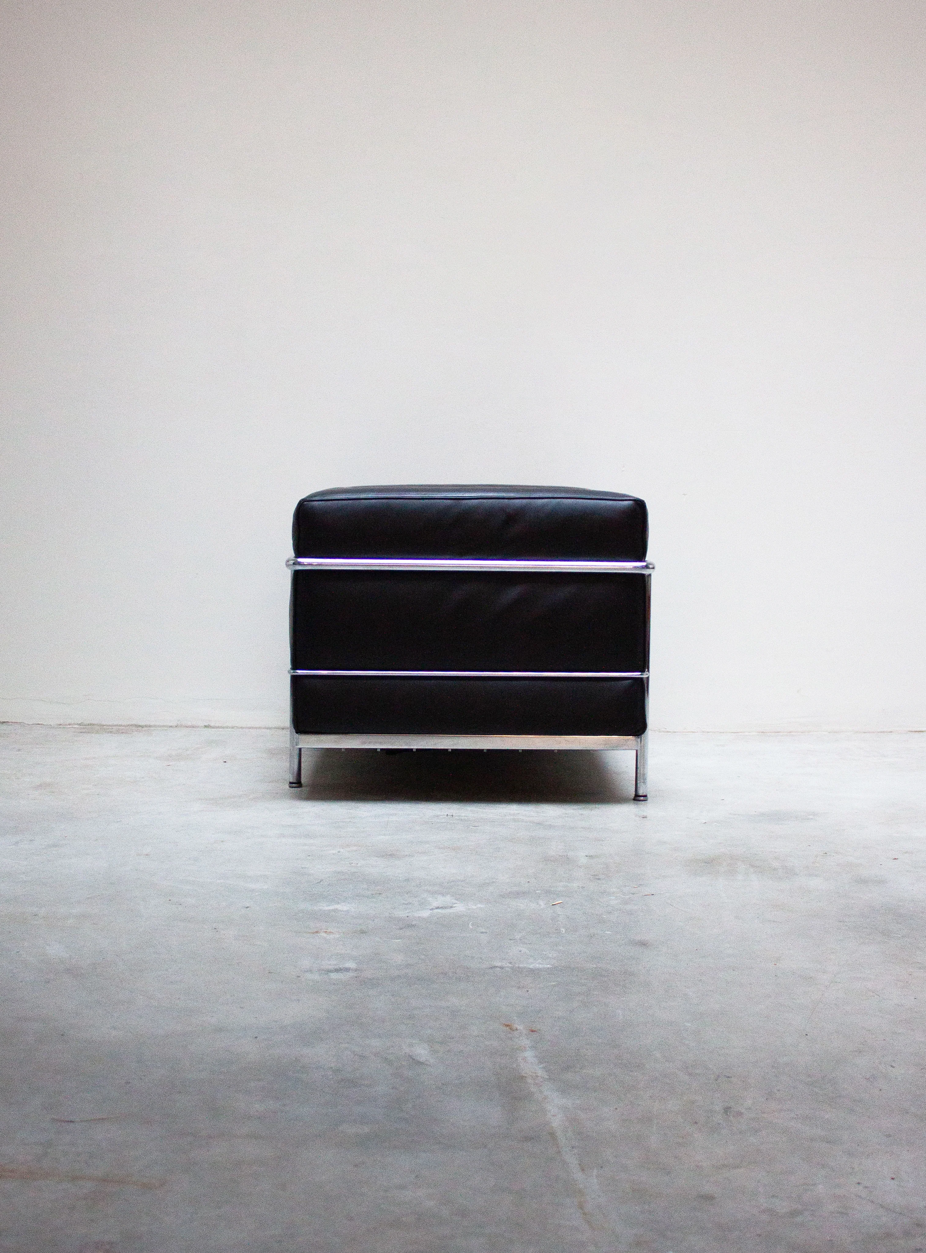 Cassina LC3 Lounge Chair by Le Corbusier (Black) - Image 4