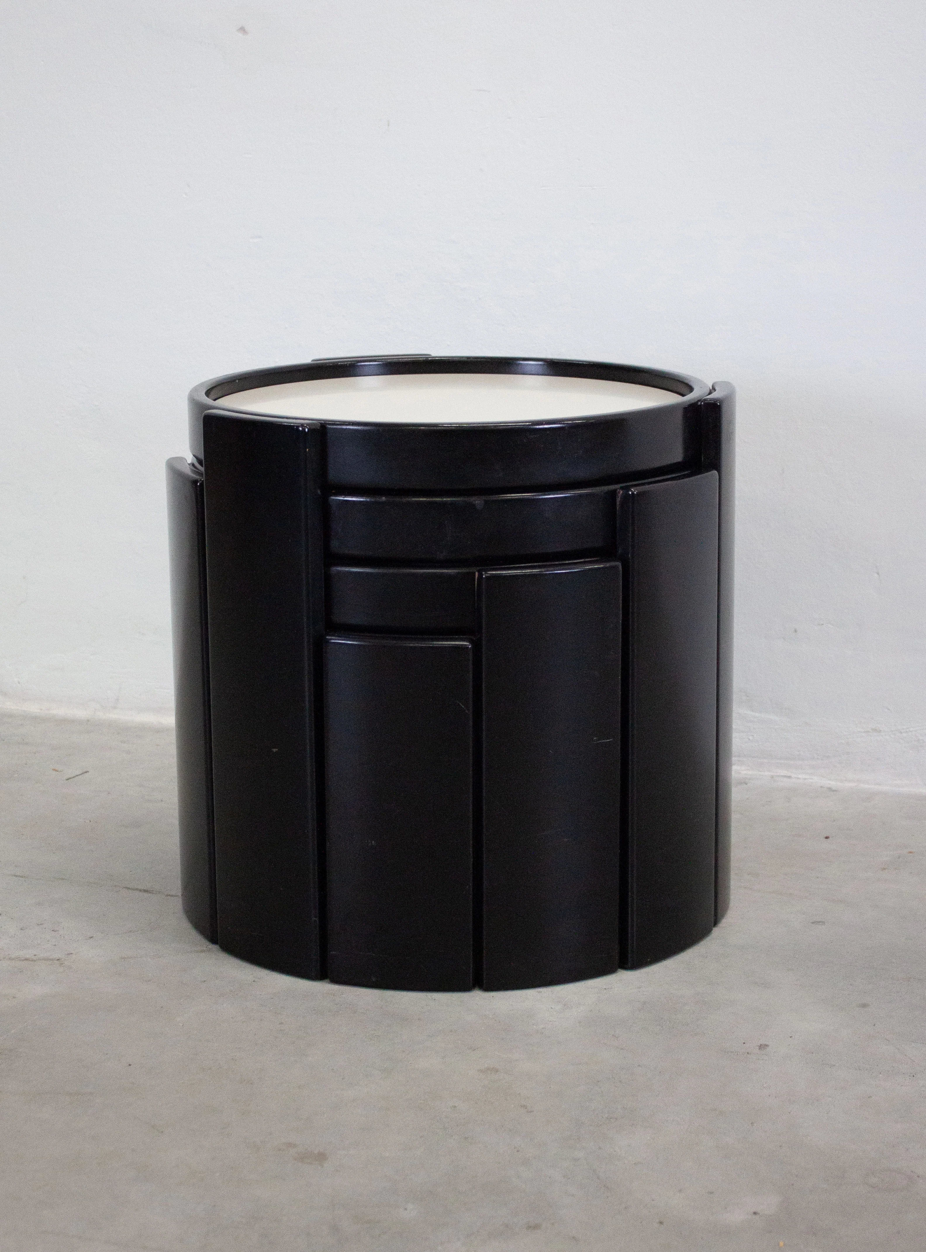 Cassina Nesting Tables by Gianfranco Frattini (Black) - Image 3