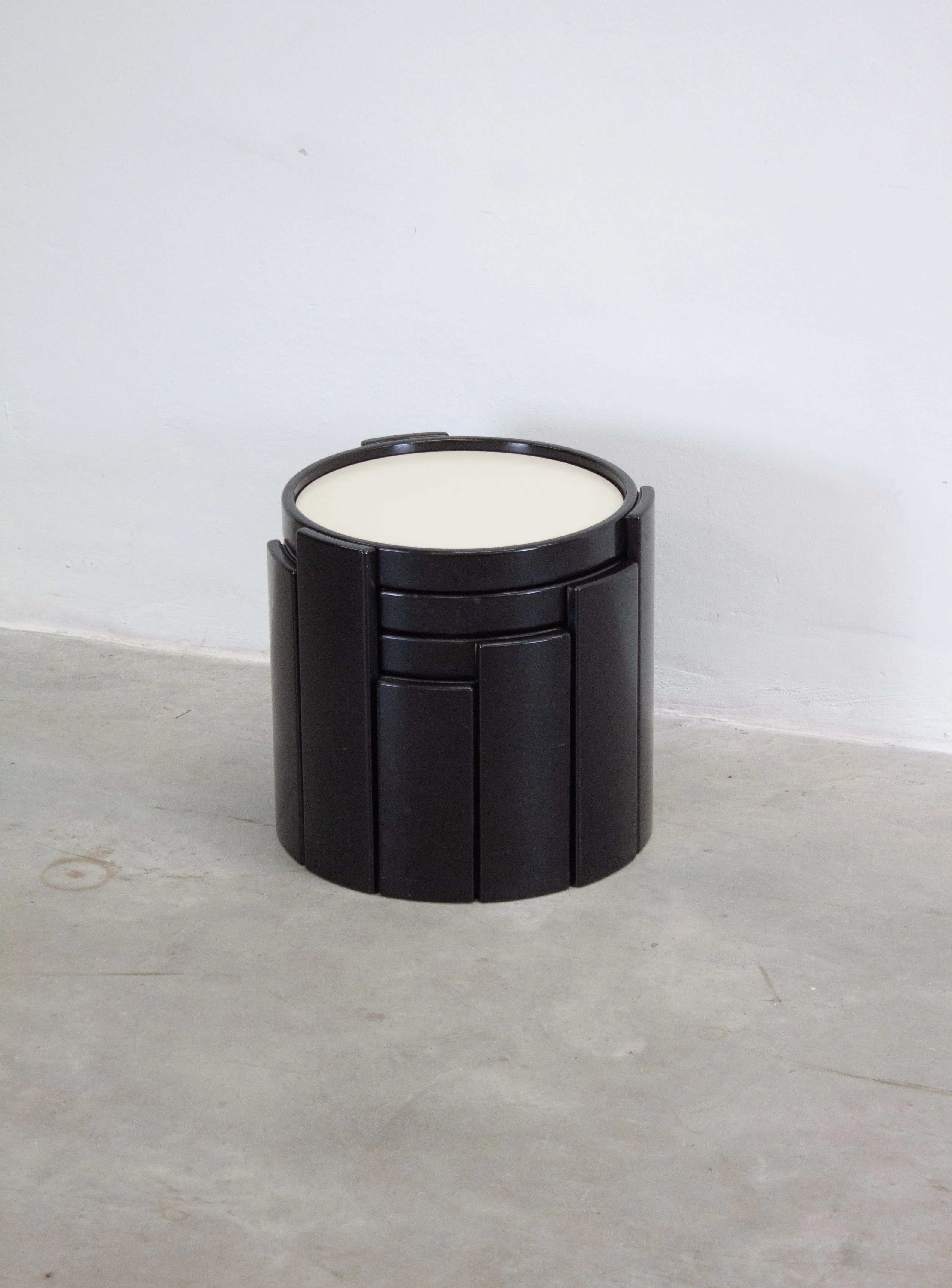 Cassina Nesting Tables by Gianfranco Frattini (Black) - Image 8