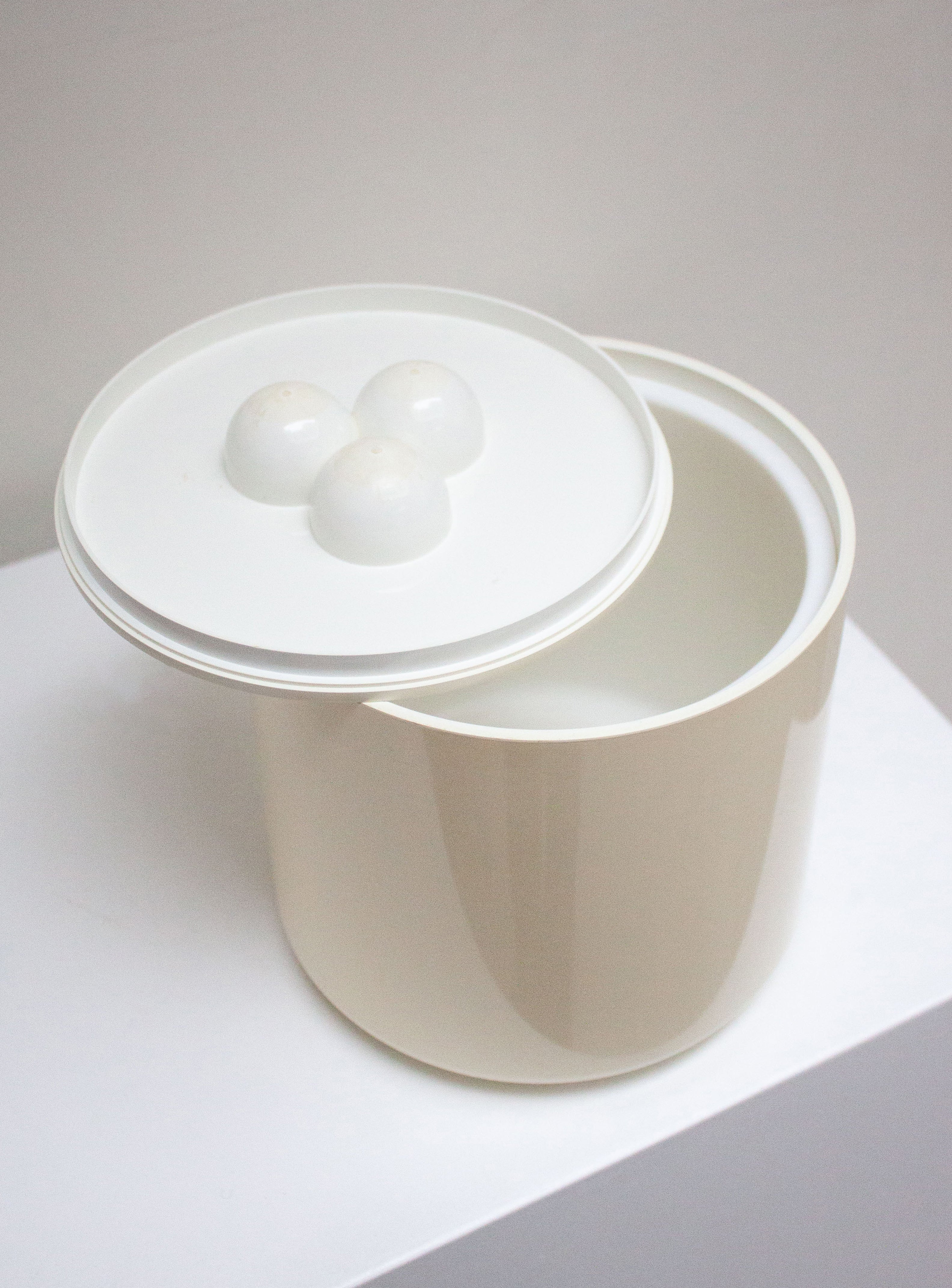 Crayonne Ice Bucket / Storage Container by Martin Roberts (White) - Image 11