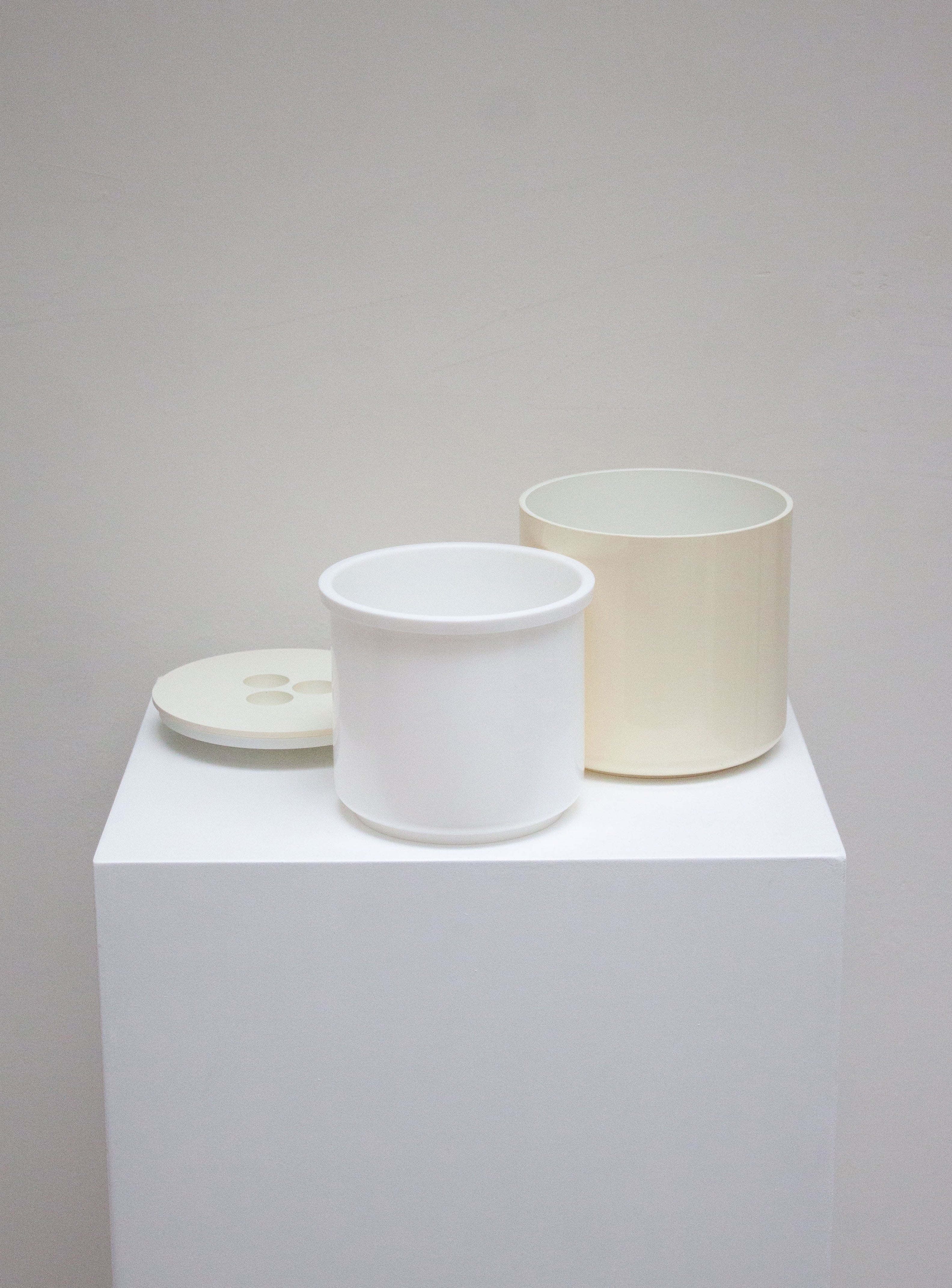 Crayonne Ice Bucket / Storage Container by Martin Roberts (White) - Image 12