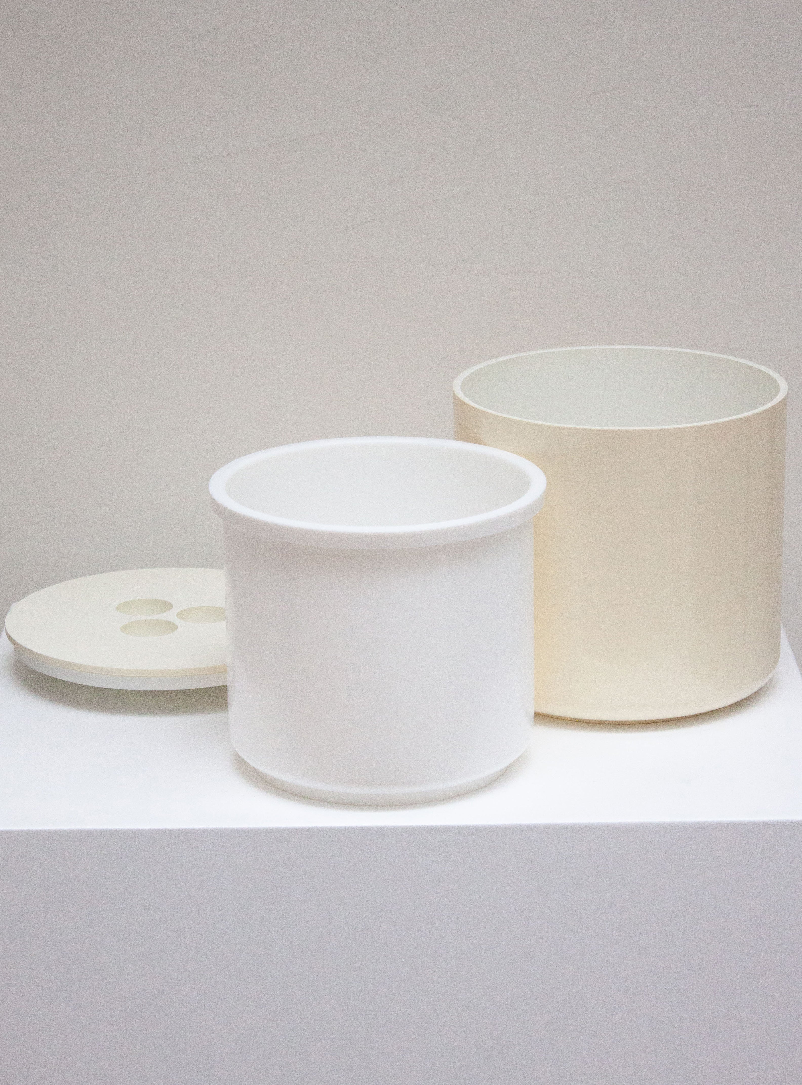Crayonne Ice Bucket / Storage Container by Martin Roberts (White) - Image 13