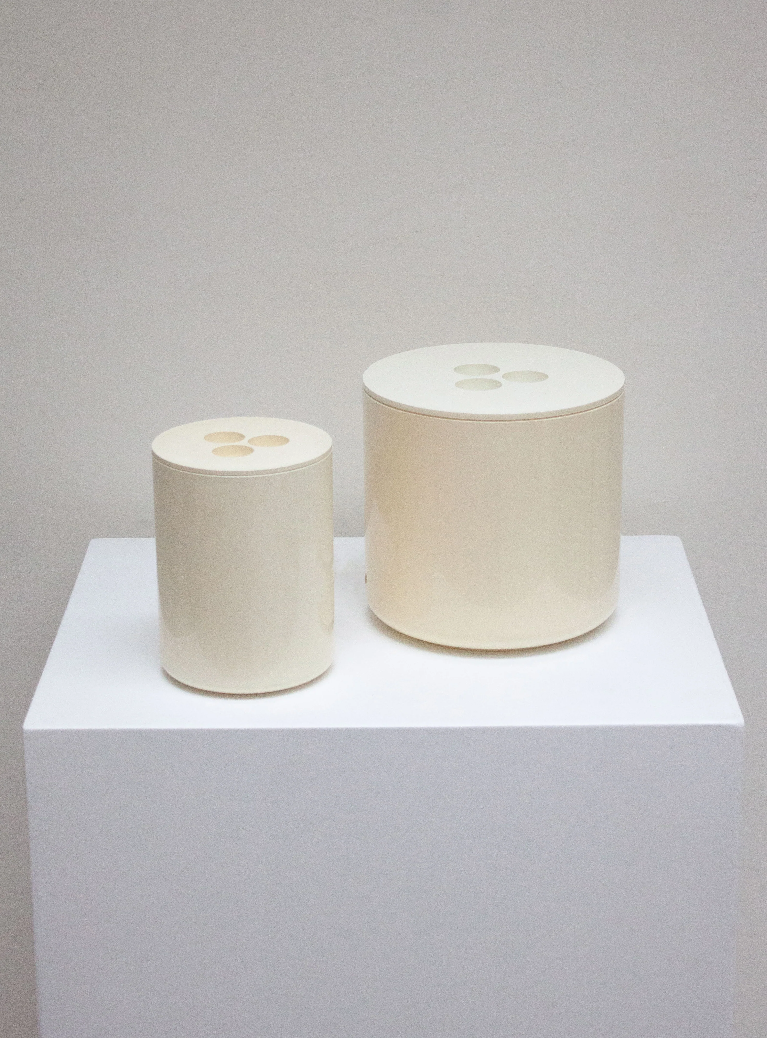 Crayonne Ice Bucket / Storage Container by Martin Roberts (White) - Image 15