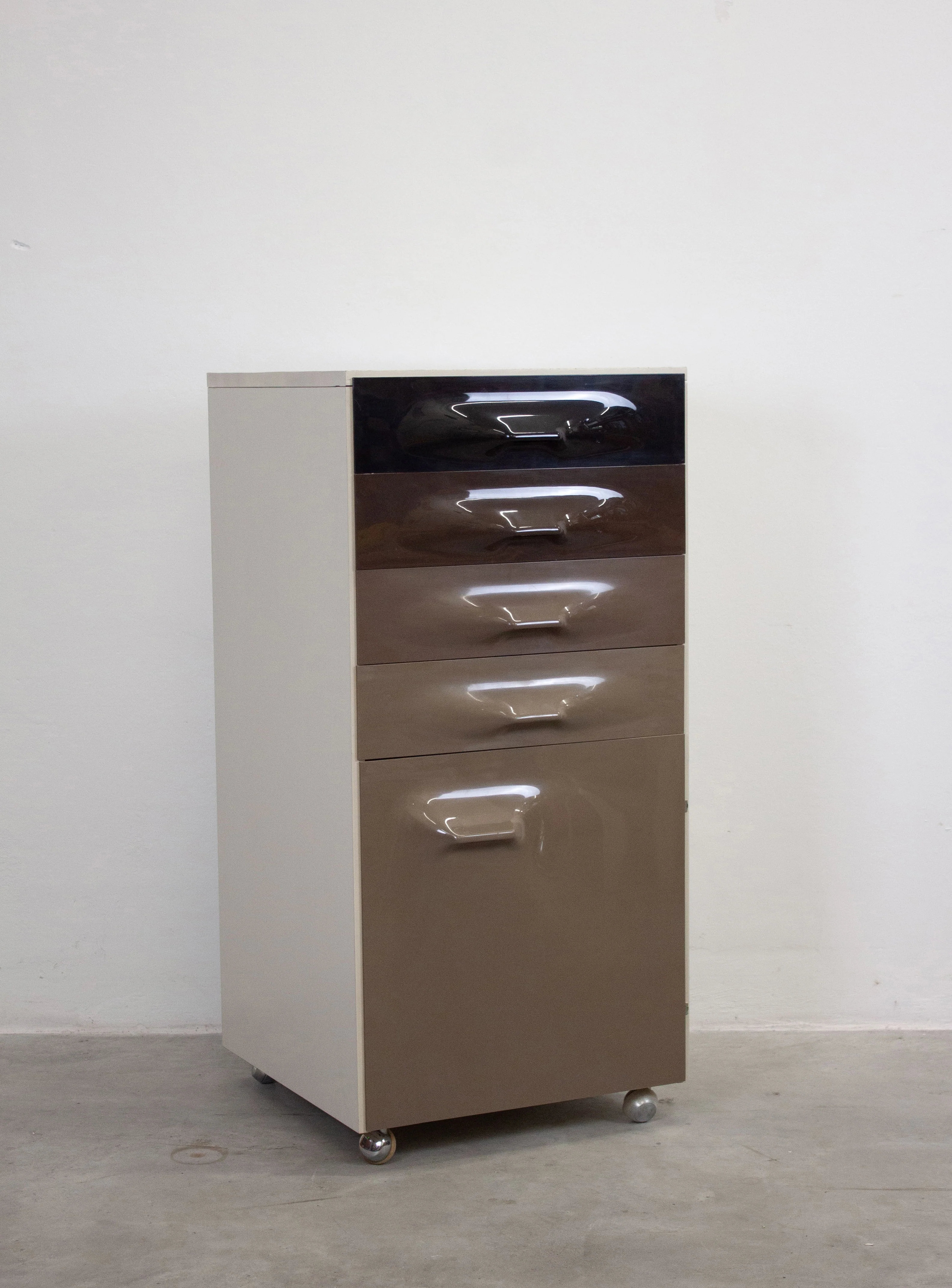 Doubinsky Frères DF2000 Bar Cabinet by Raymond Loewy - Image 11