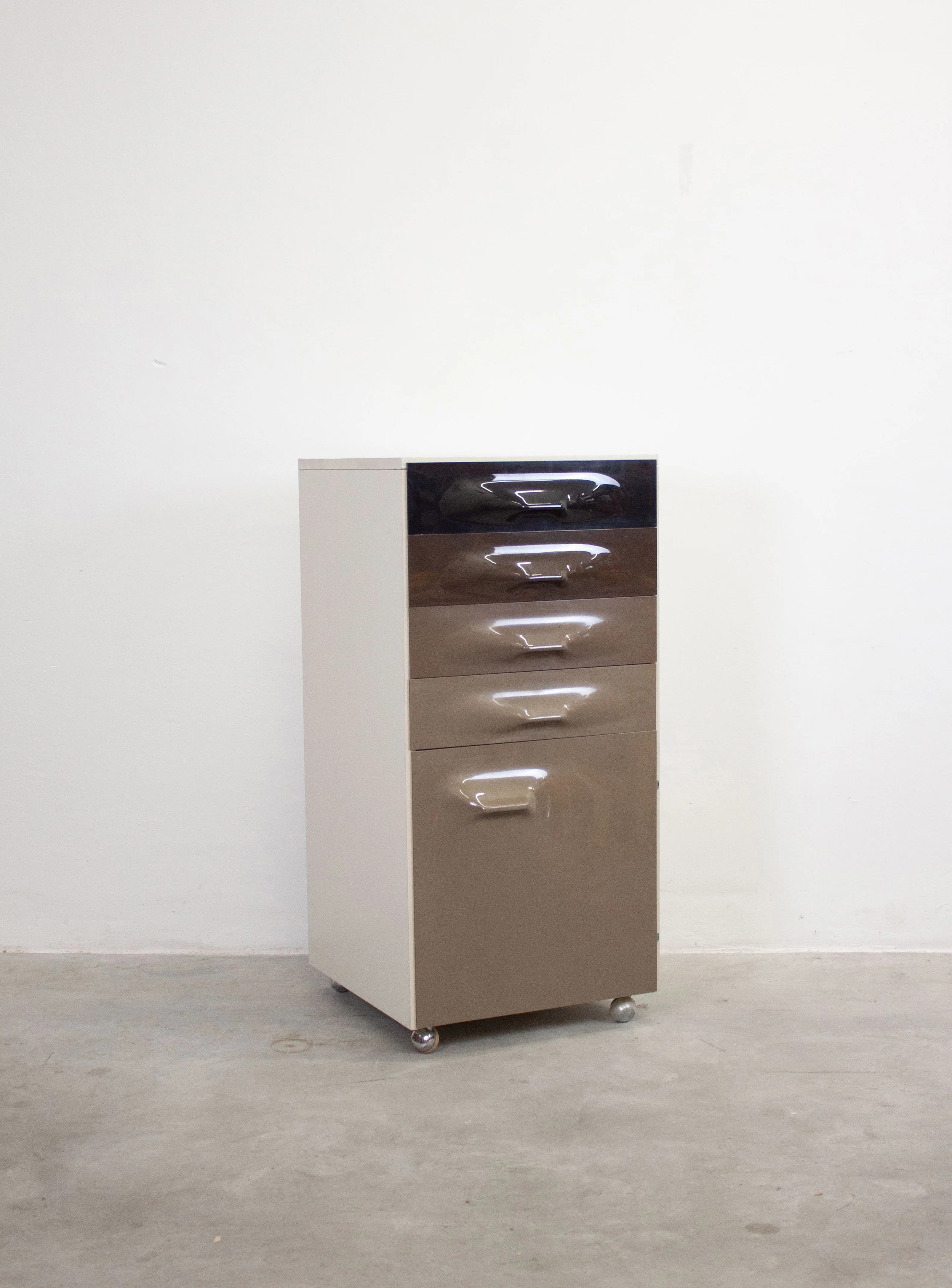 Doubinsky Frères DF2000 Bar Cabinet by Raymond Loewy - Image 12